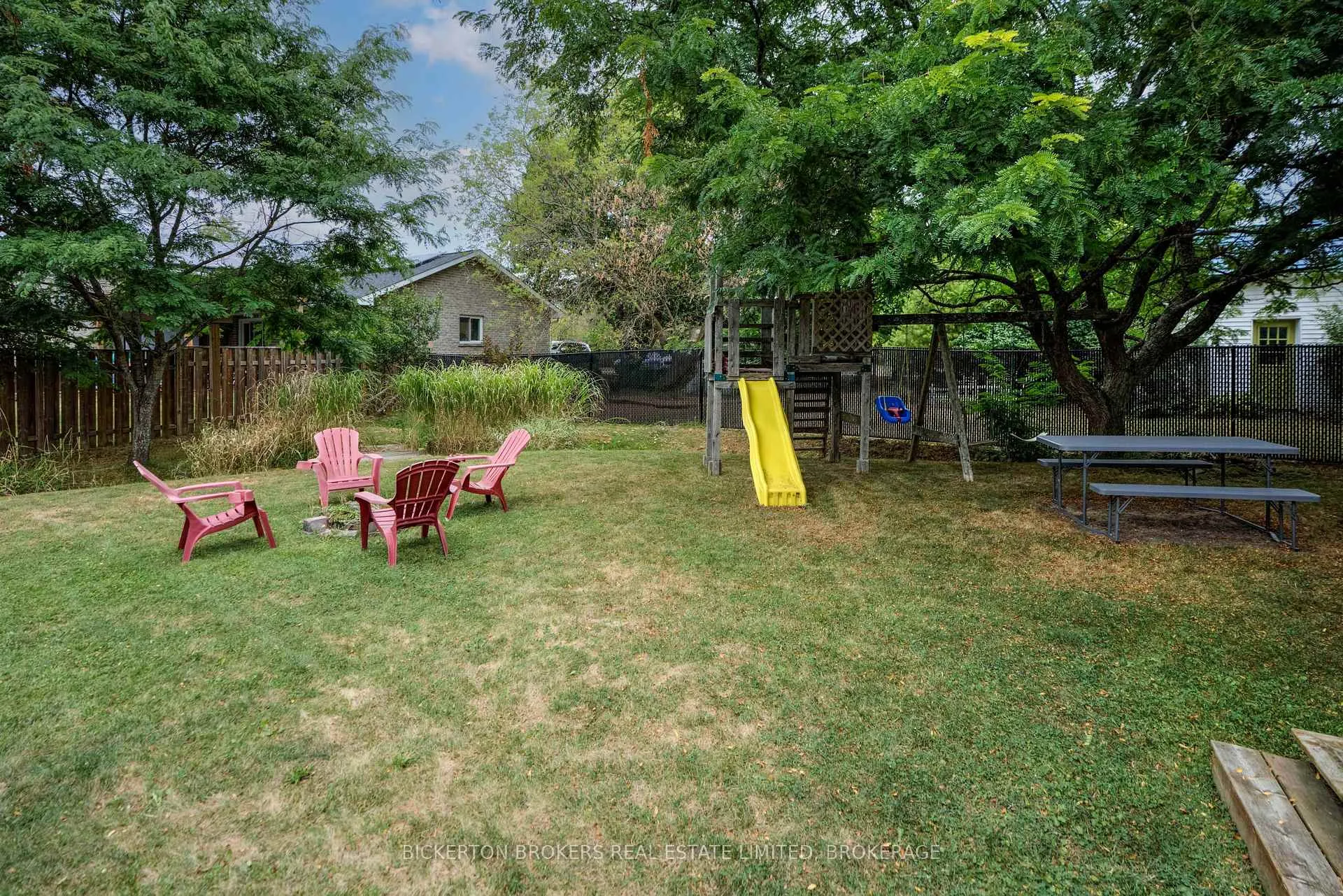 Photo 8 of 6 Yonge Street, Sundridge — HOMEH