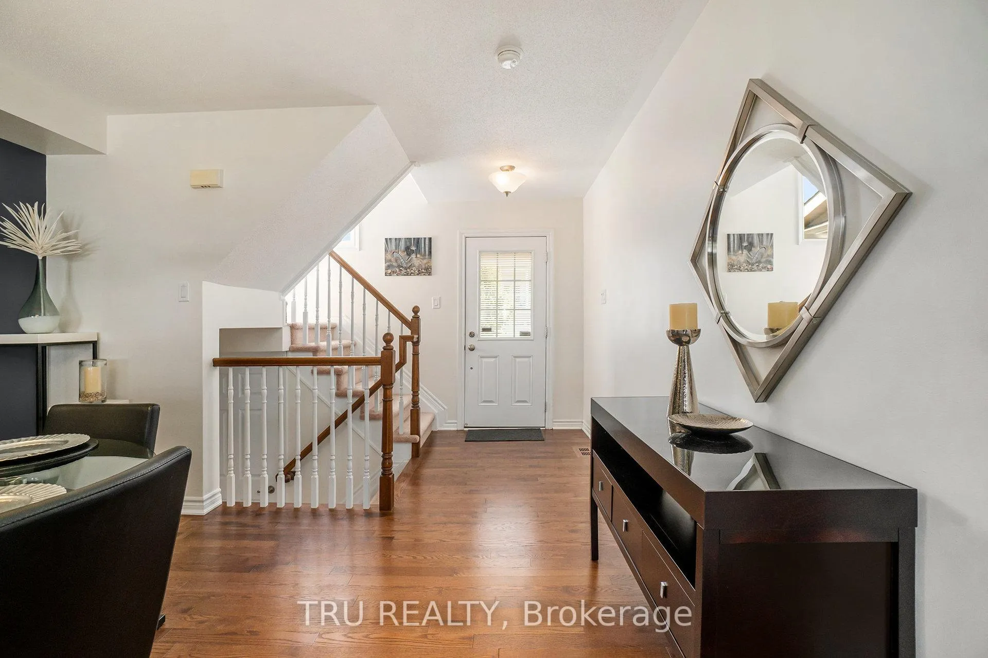 Photo 3 of 567 Millars Sound Way, Ottawa, Barrhaven - Half Moon Bay — HOMEH
