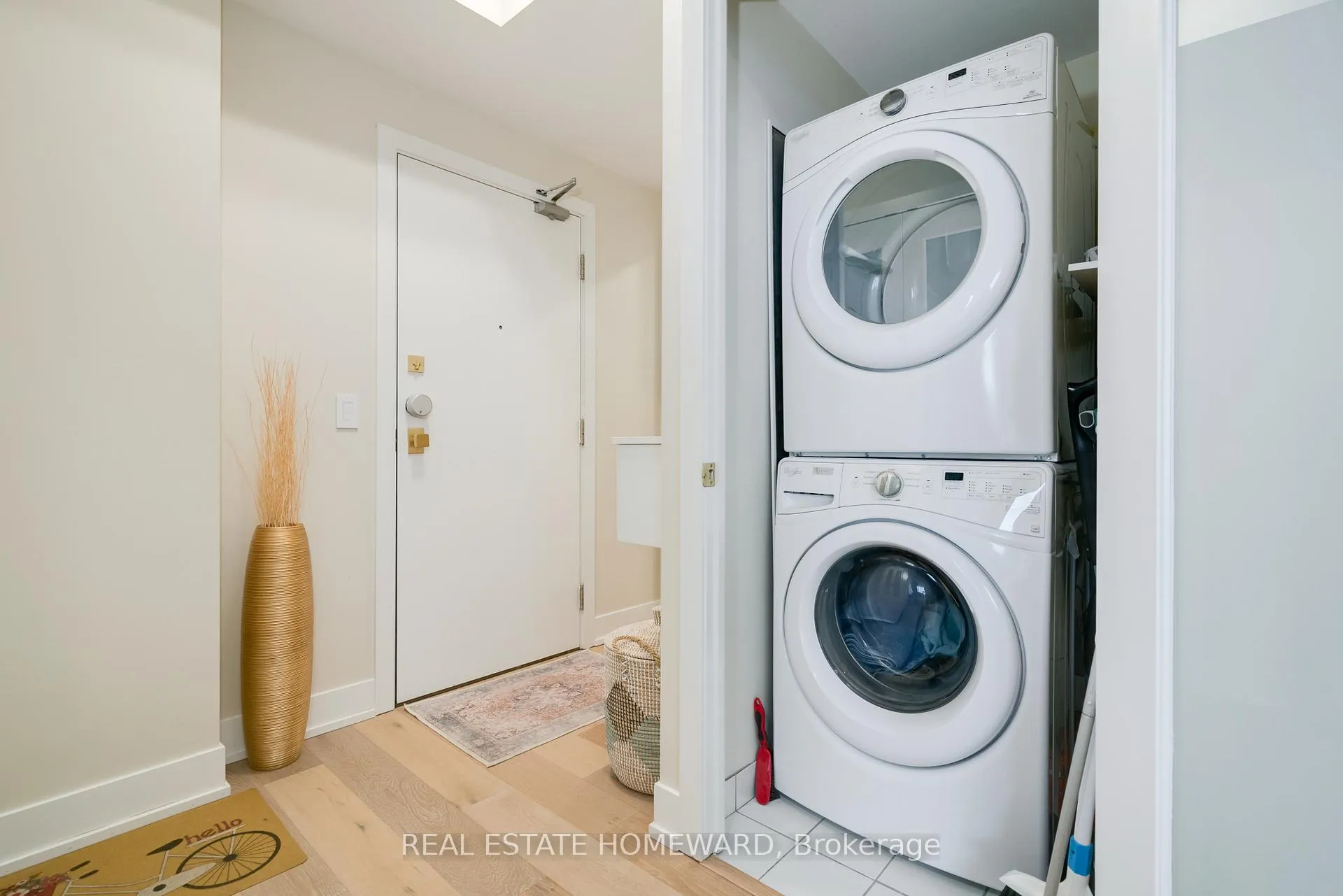 Photo 4 of Unit LPH03, 68 Merton Street, Toronto, Mount Pleasant West — HOMEH