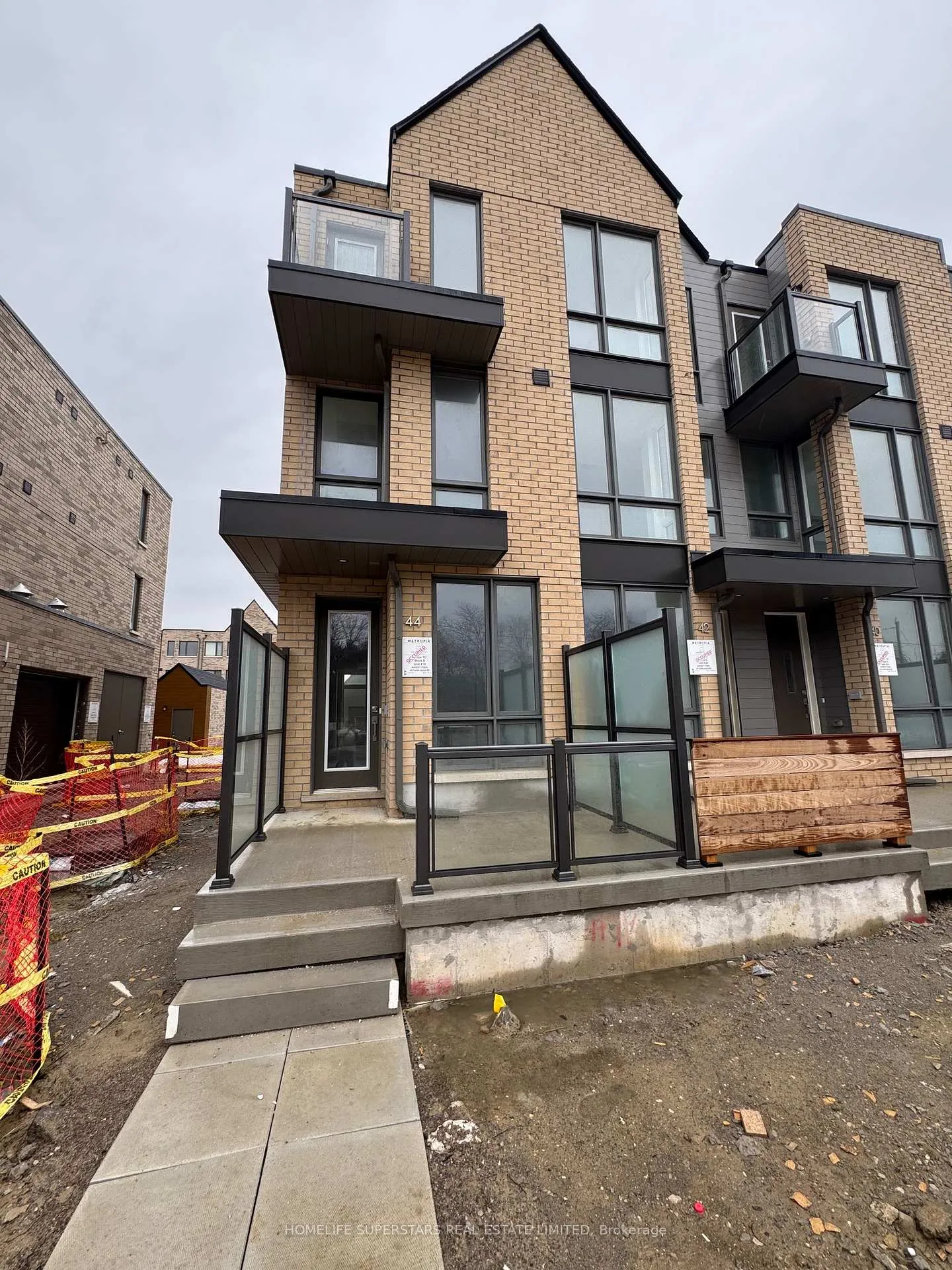 Photo 3 of 44 Turtle Island Road, Toronto, Englemount-Lawrence — HOMEH