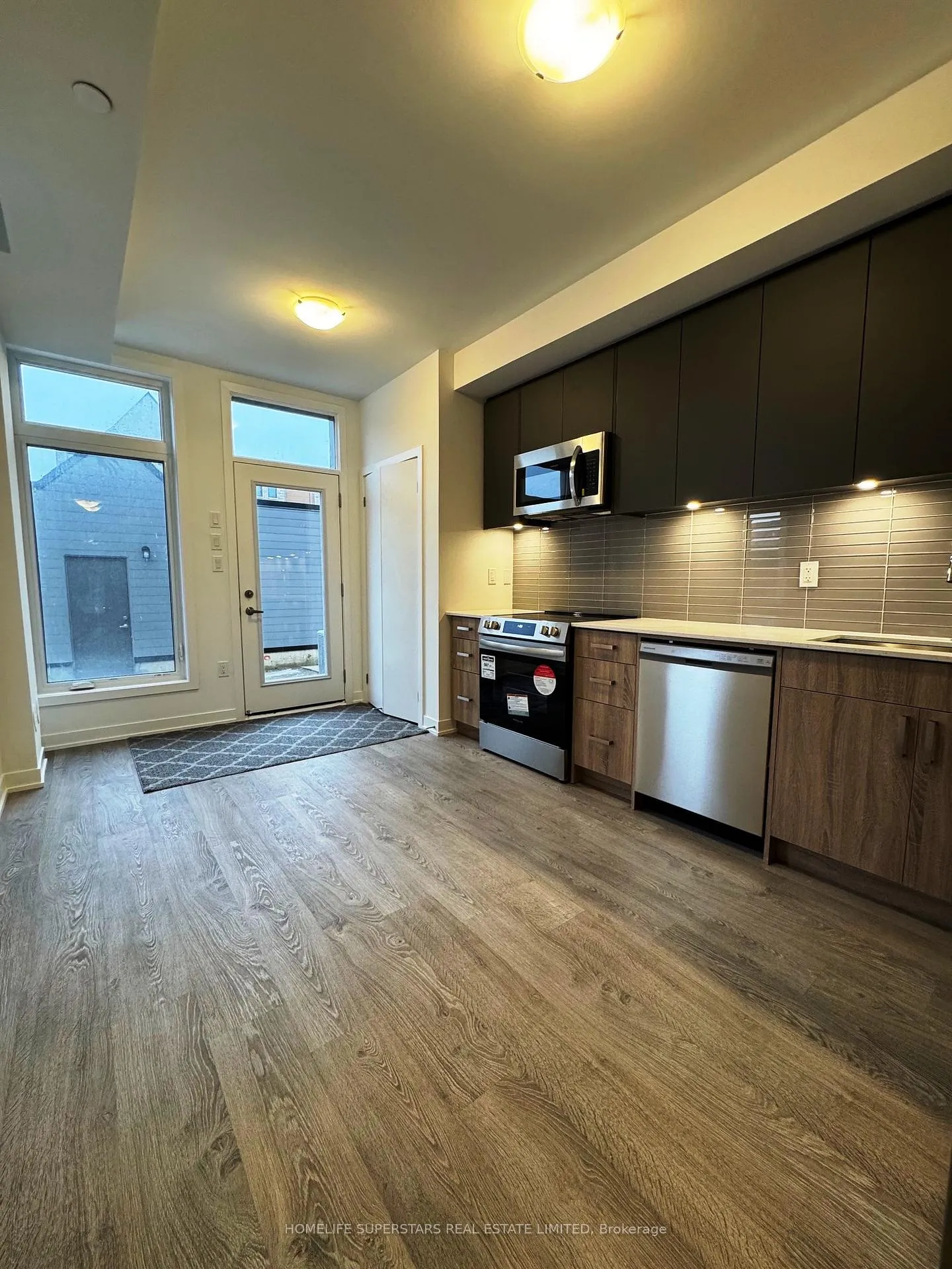 Photo 10 of 44 Turtle Island Road, Toronto, Englemount-Lawrence — HOMEH