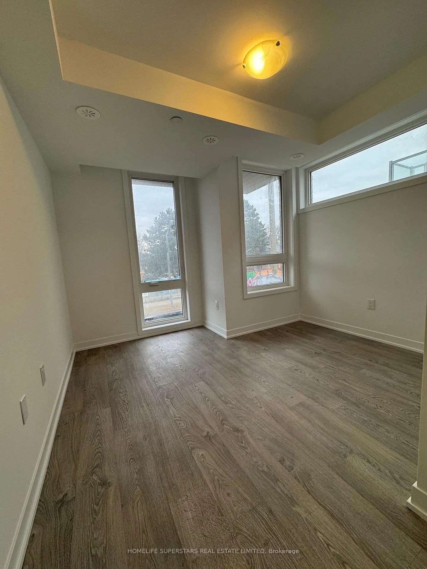 Photo 16 of 44 Turtle Island Road, Toronto, Englemount-Lawrence — HOMEH