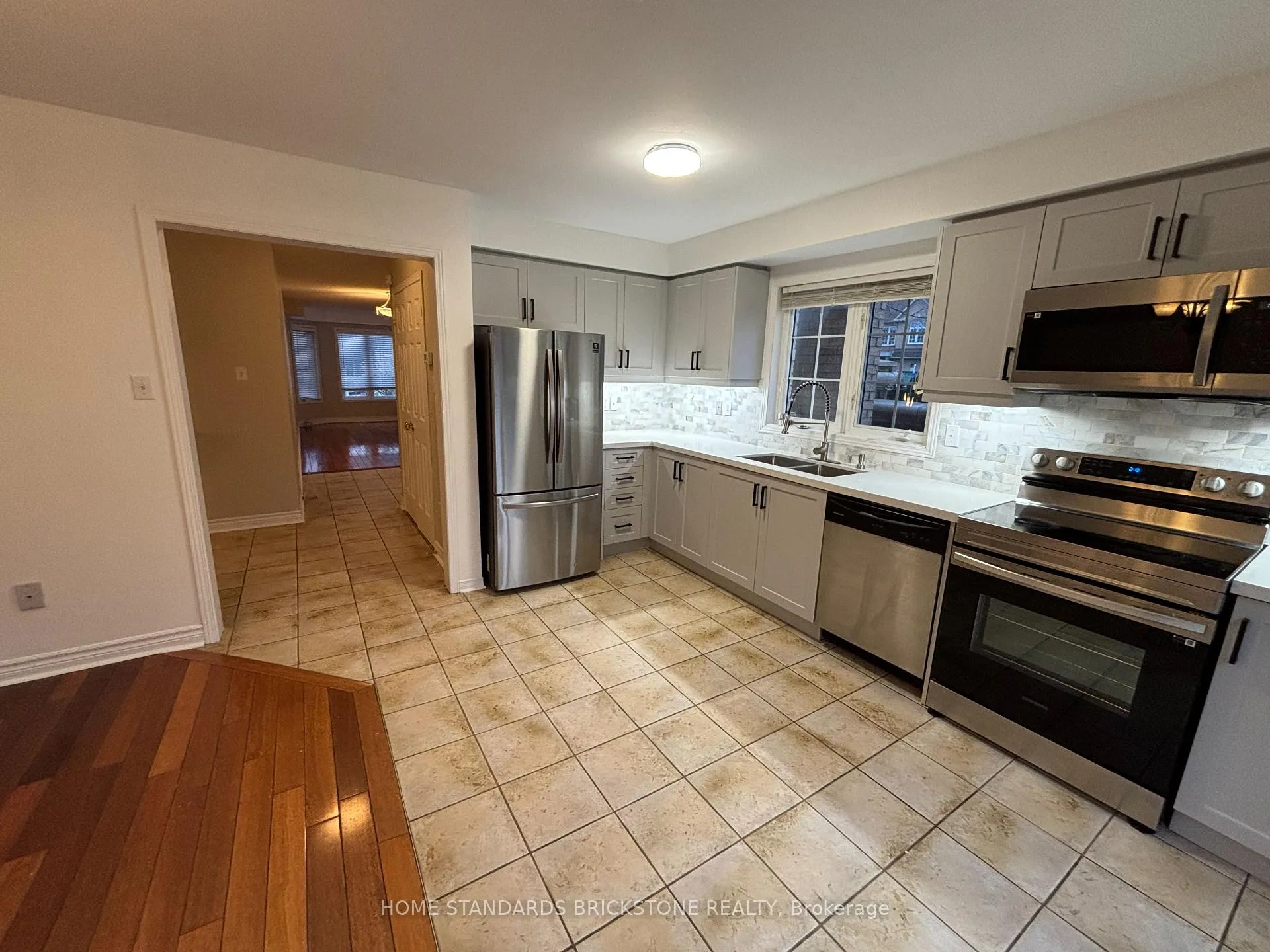 Photo 3 of 1 Sugarforest Drive, Vaughan, Patterson — HOMEH