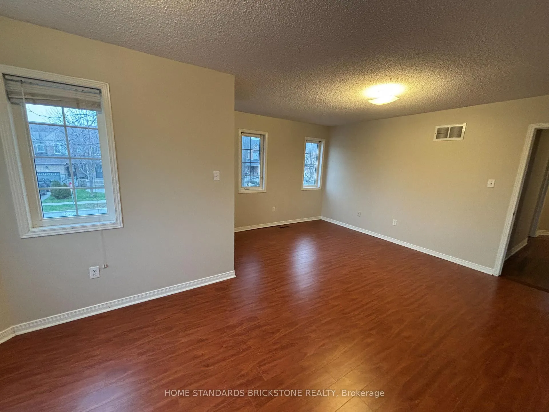 Photo 9 of 1 Sugarforest Drive, Vaughan, Patterson — HOMEH