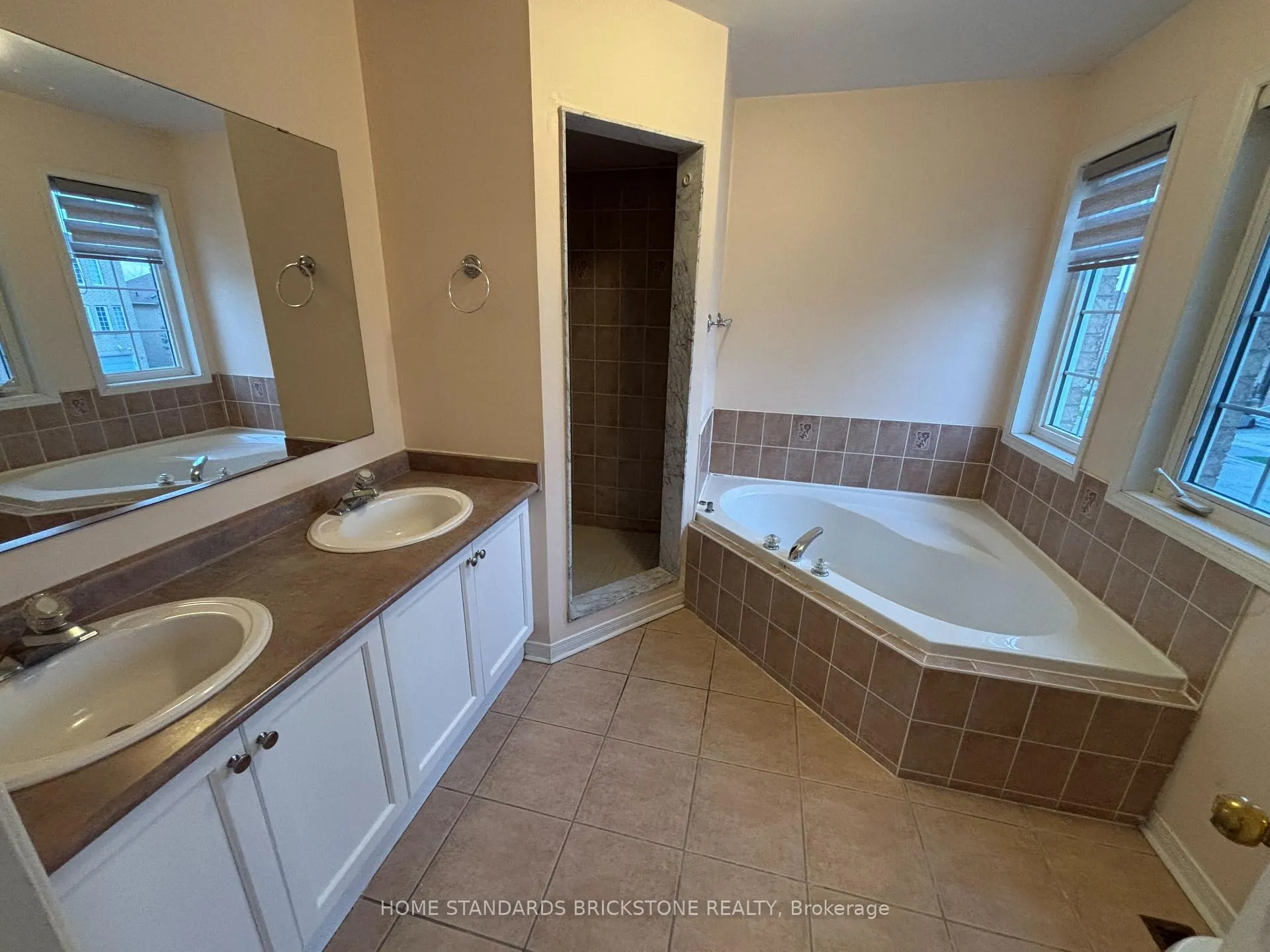 Photo 10 of 1 Sugarforest Drive, Vaughan, Patterson — HOMEH