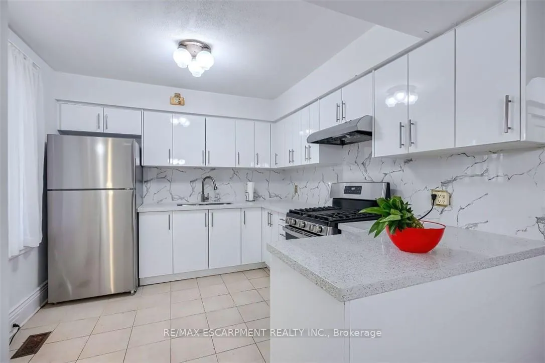 Photo 10 of 30 Webber Avenue, Hamilton, Stinson — HOMEH