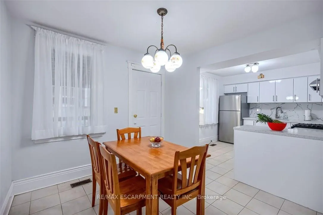 Photo 13 of 30 Webber Avenue, Hamilton, Stinson — HOMEH