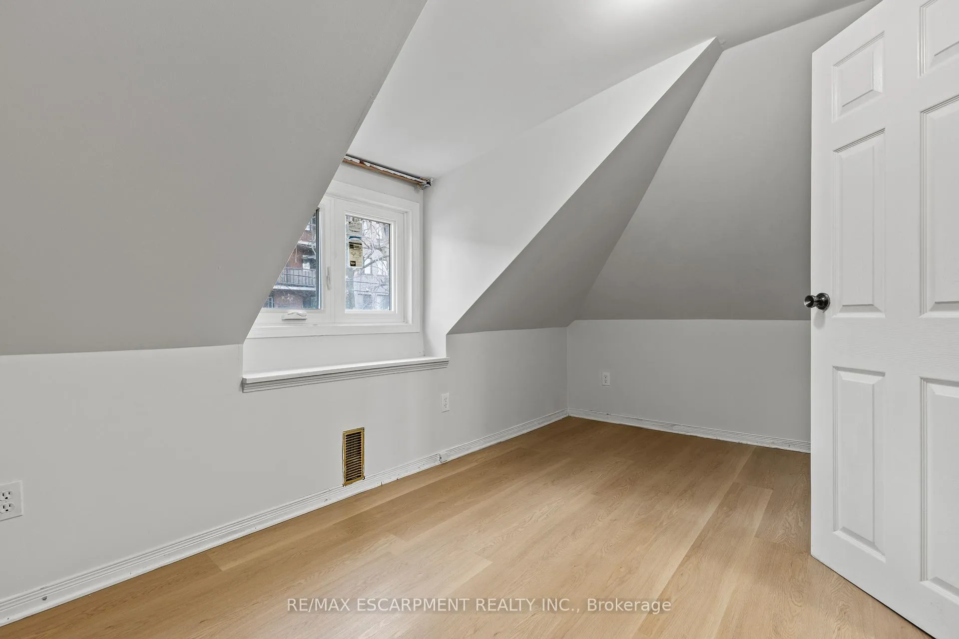Photo 24 of 30 Webber Avenue, Hamilton, Stinson — HOMEH