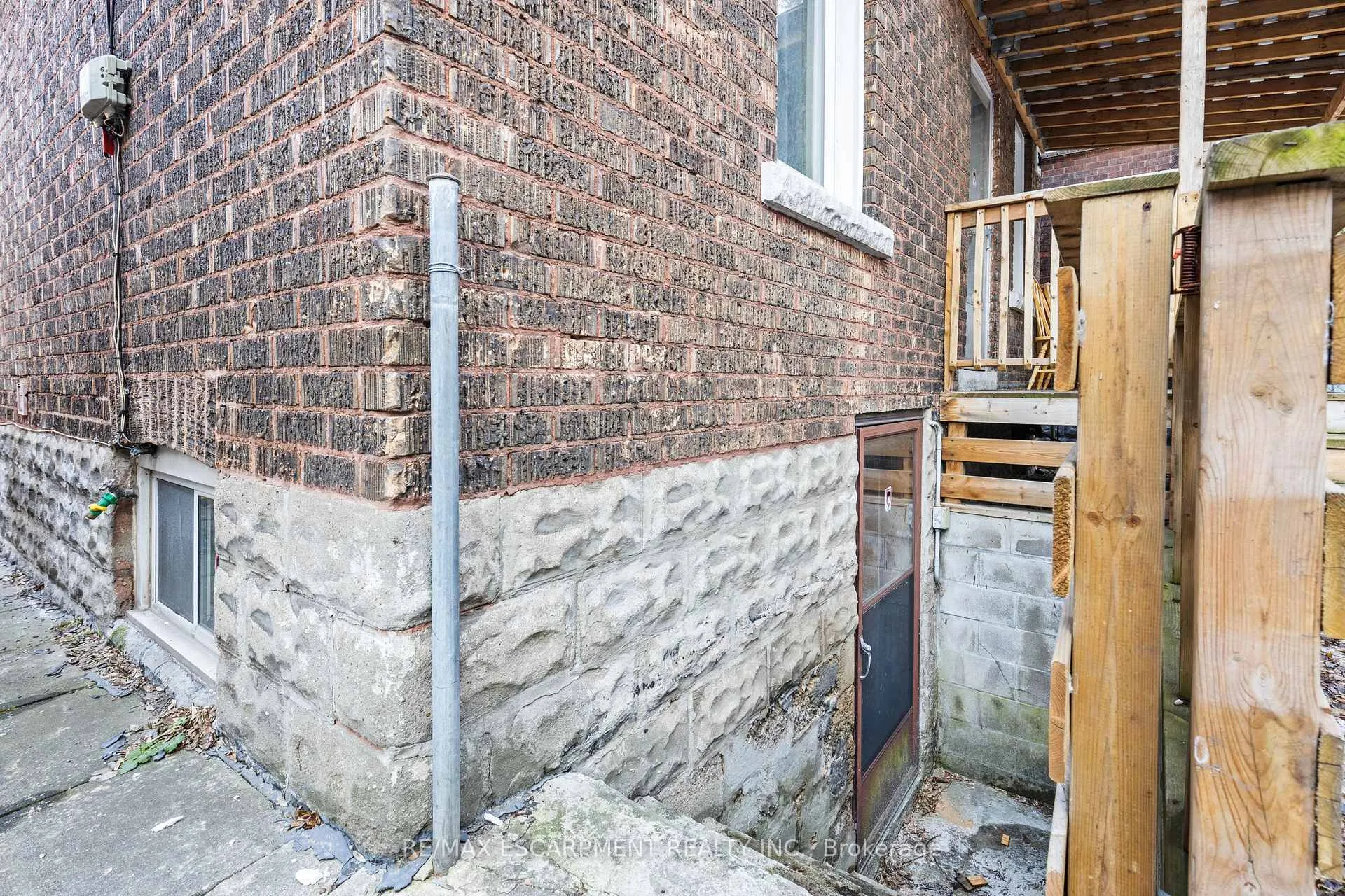 Photo 27 of 30 Webber Avenue, Hamilton, Stinson — HOMEH