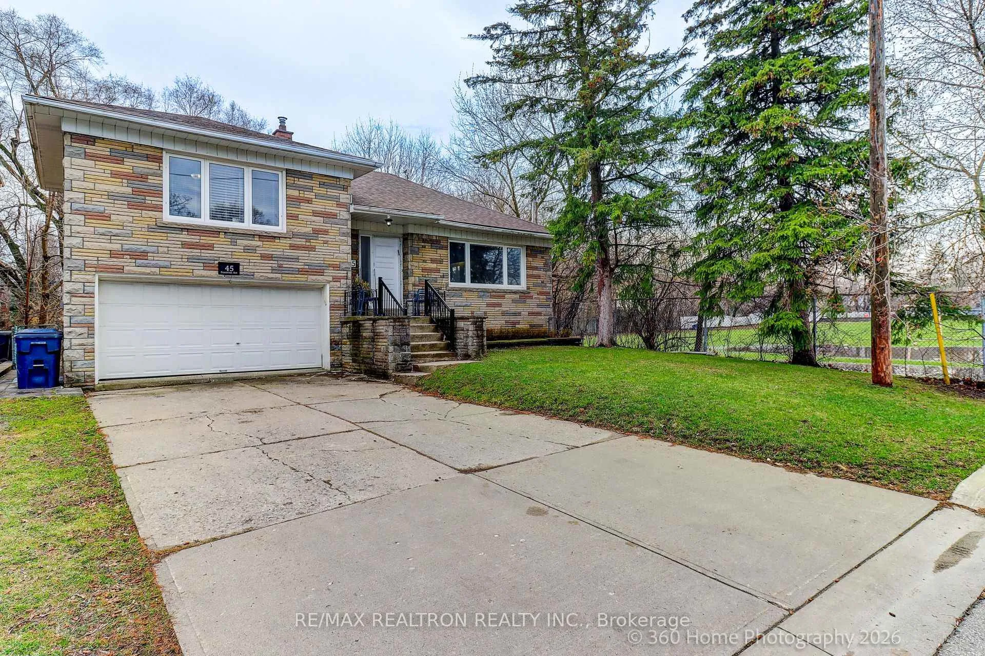 Photo 2 of 45 Frontenac Drive, Toronto, Bedford Park-Nortown — HOMEH
