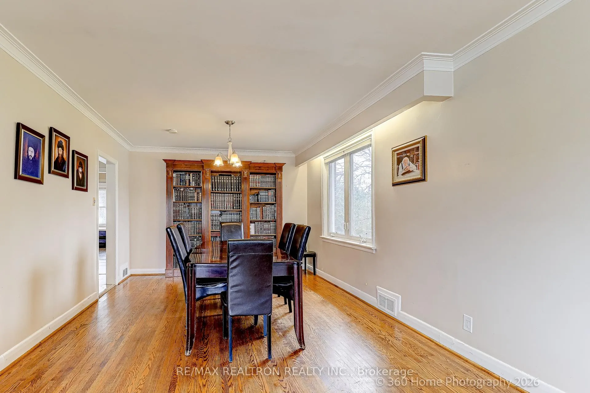 Photo 3 of 45 Frontenac Drive, Toronto, Bedford Park-Nortown — HOMEH