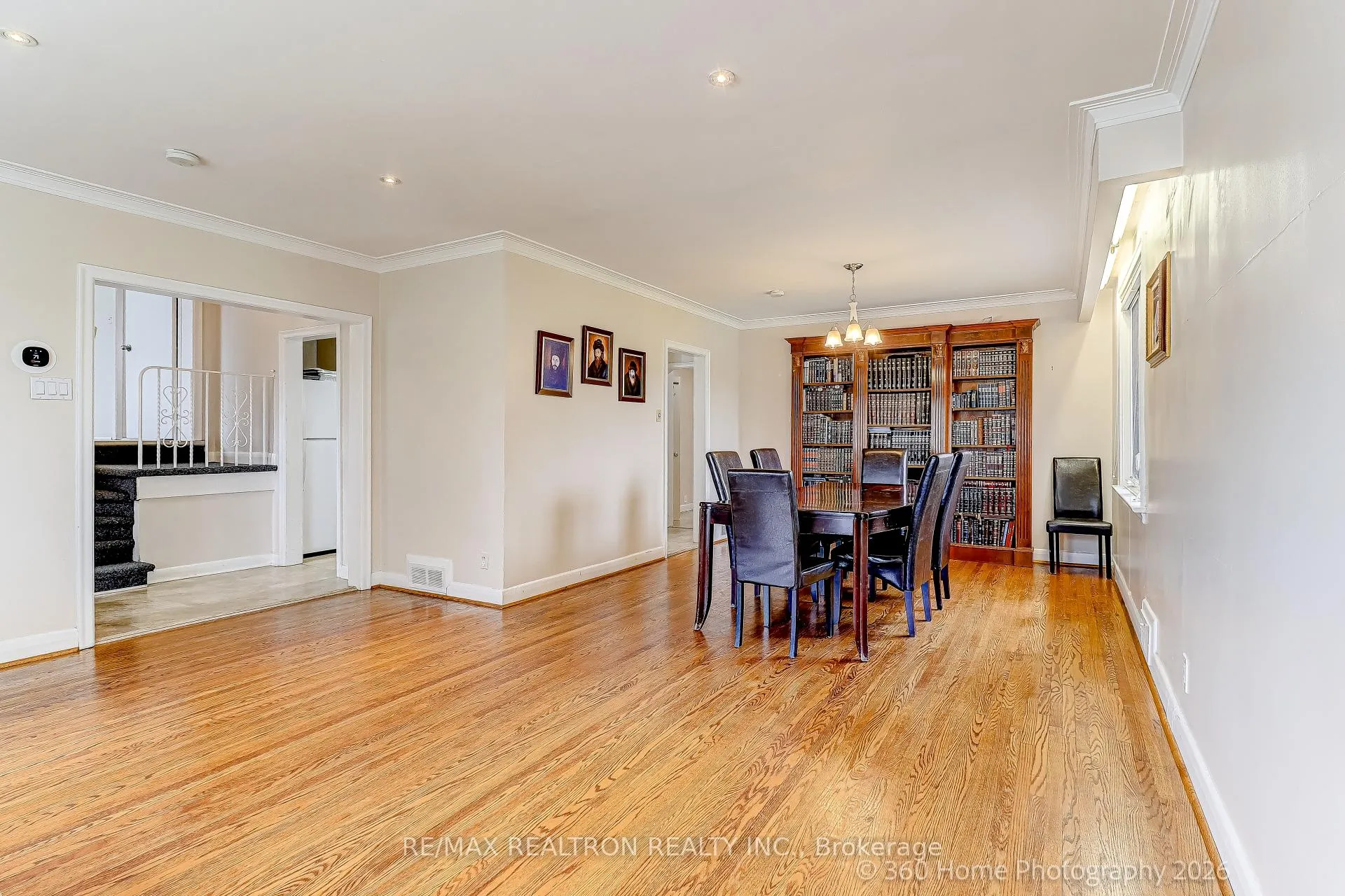 Photo 4 of 45 Frontenac Drive, Toronto, Bedford Park-Nortown — HOMEH