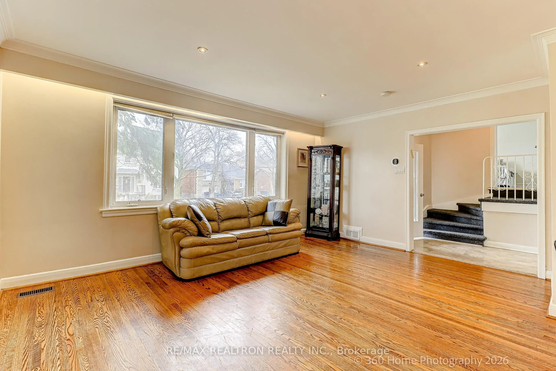 Photo 5 of 45 Frontenac Drive, Toronto, Bedford Park-Nortown — HOMEH
