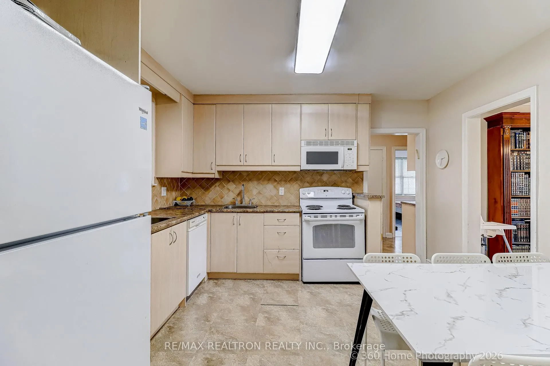 Photo 8 of 45 Frontenac Drive, Toronto, Bedford Park-Nortown — HOMEH