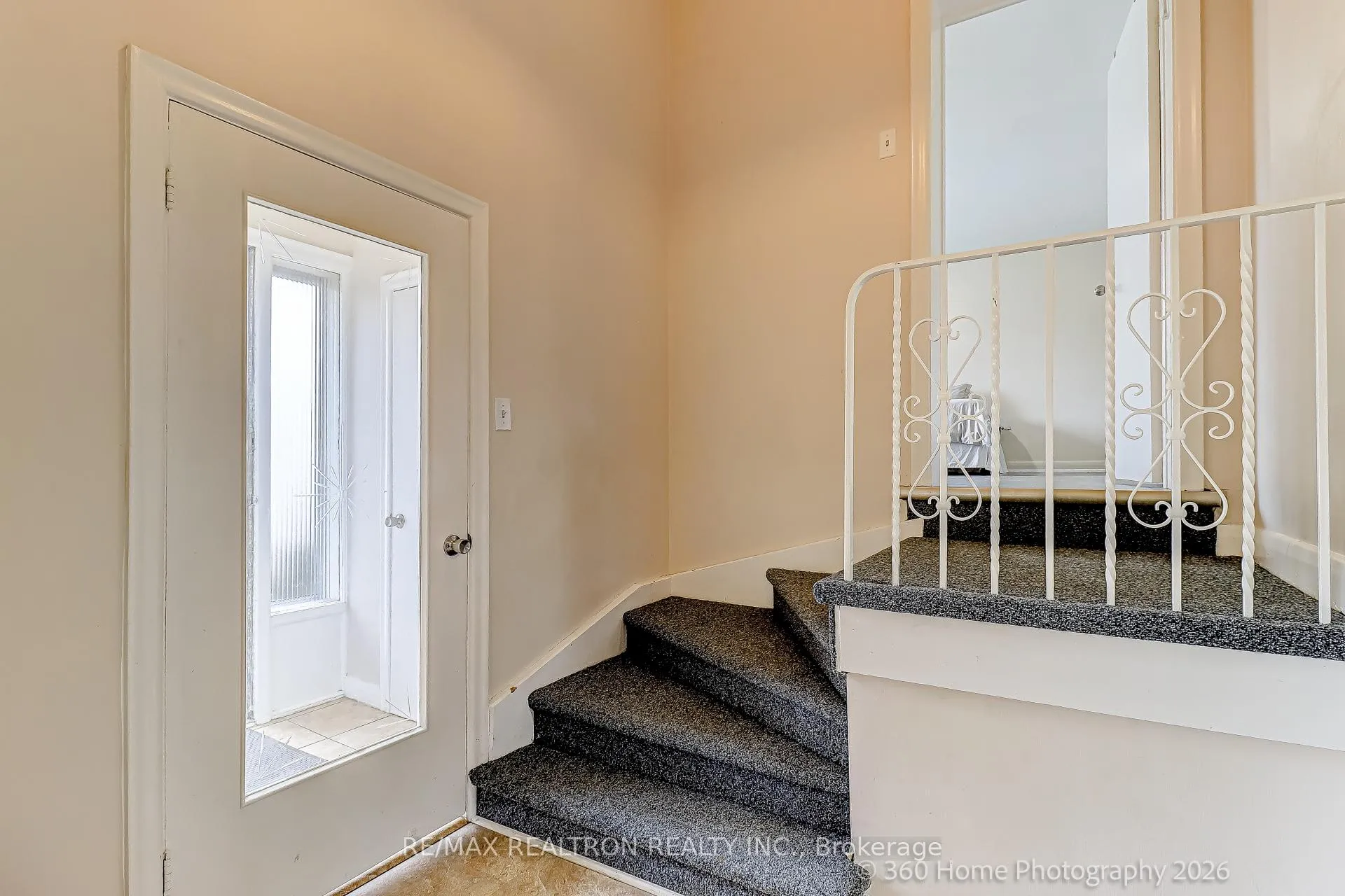 Photo 9 of 45 Frontenac Drive, Toronto, Bedford Park-Nortown — HOMEH