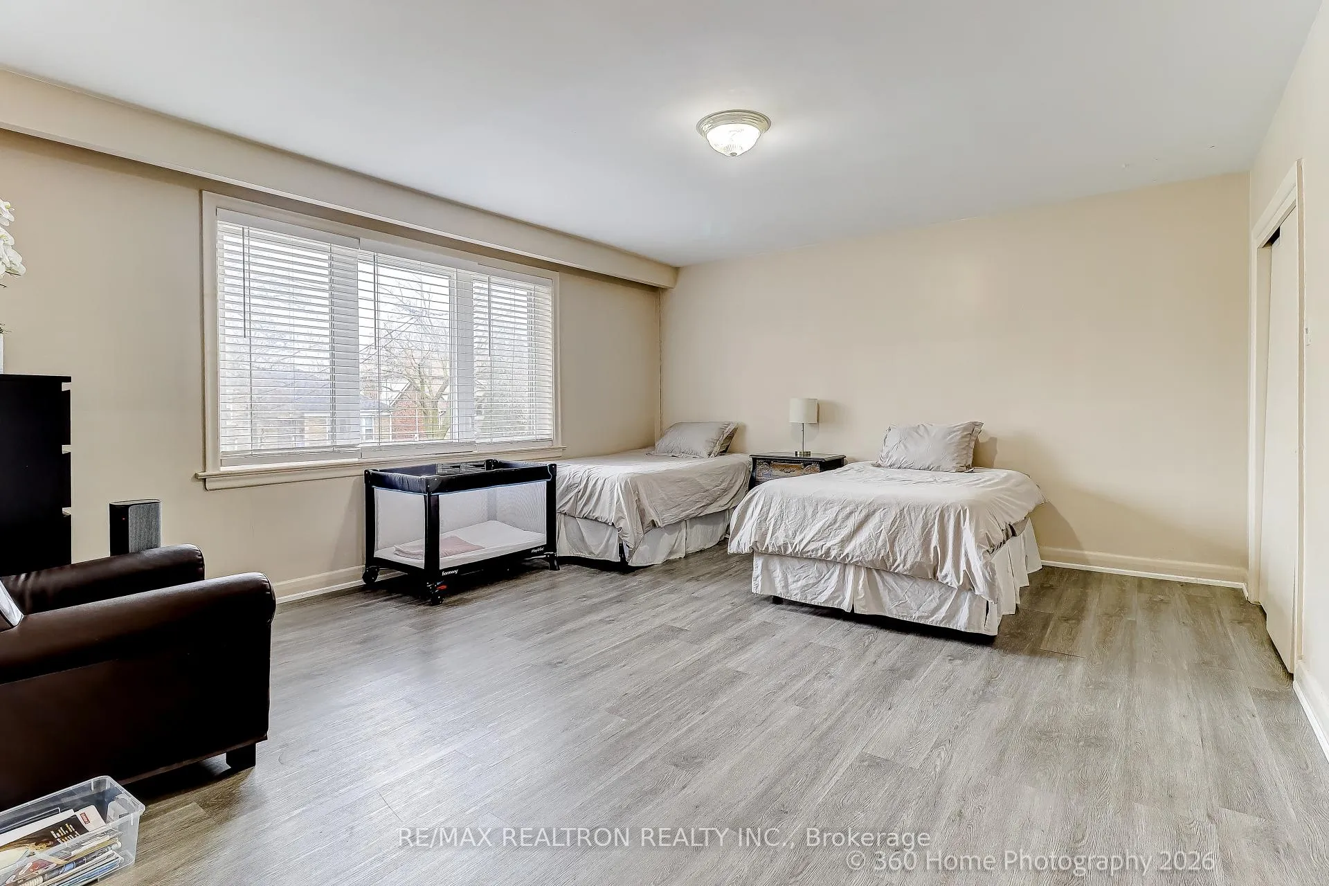 Photo 10 of 45 Frontenac Drive, Toronto, Bedford Park-Nortown — HOMEH