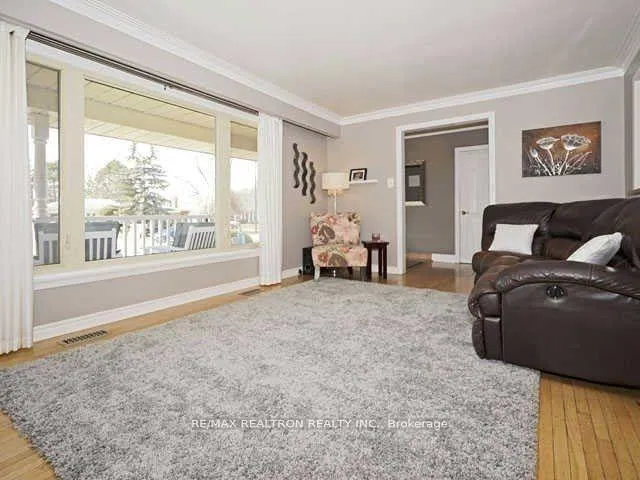 Photo 2 of Unit Upper, 325 Cochrane Street, Whitby, Downtown Whitby — HOMEH