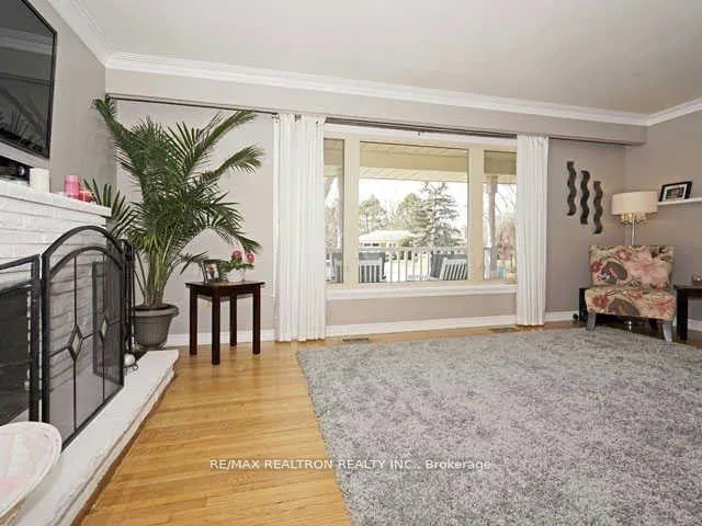 Photo 4 of Unit Upper, 325 Cochrane Street, Whitby, Downtown Whitby — HOMEH