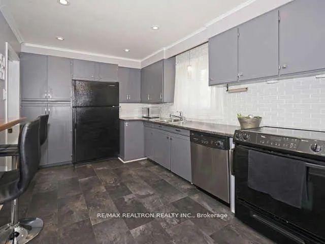 Photo 8 of Unit Upper, 325 Cochrane Street, Whitby, Downtown Whitby — HOMEH