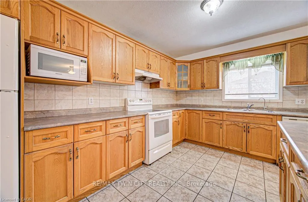 Photo 7 of 93 Edgemere Drive, Cambridge — HOMEH
