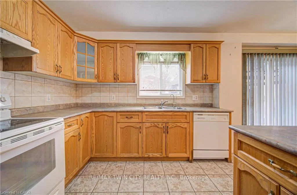 Photo 8 of 93 Edgemere Drive, Cambridge — HOMEH