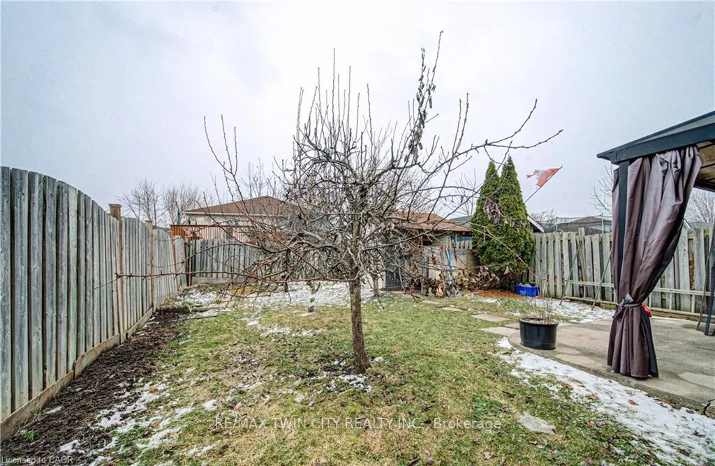 Photo 23 of 93 Edgemere Drive, Cambridge — HOMEH