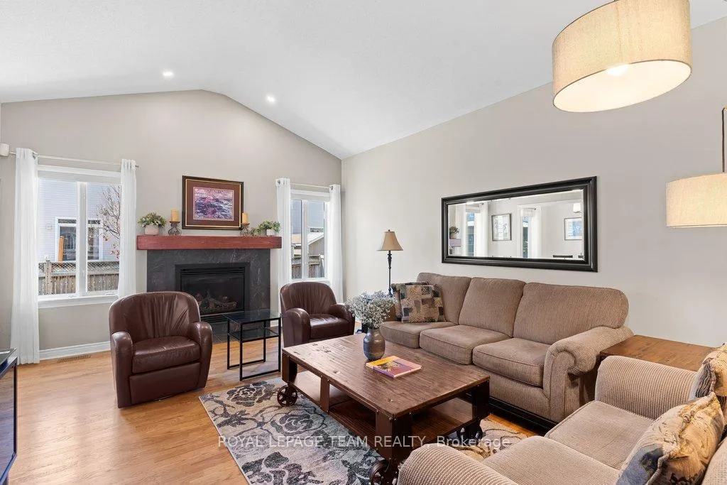 Photo 16 of 35 Wilderness Way, Ottawa, Stittsville (North) — HOMEH