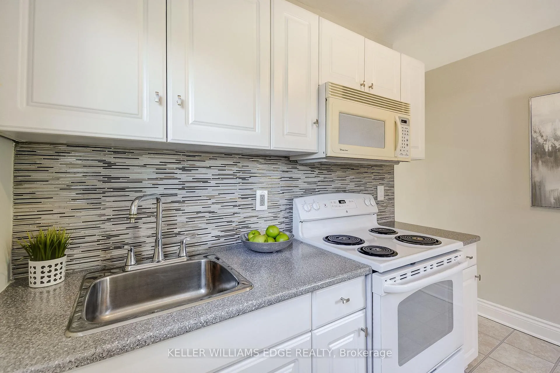 Photo 11 of 53 East 19th Street, Hamilton, Inch Park — HOMEH