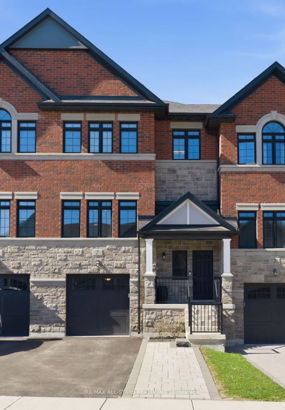 Front of 7 Gord Matthews Way