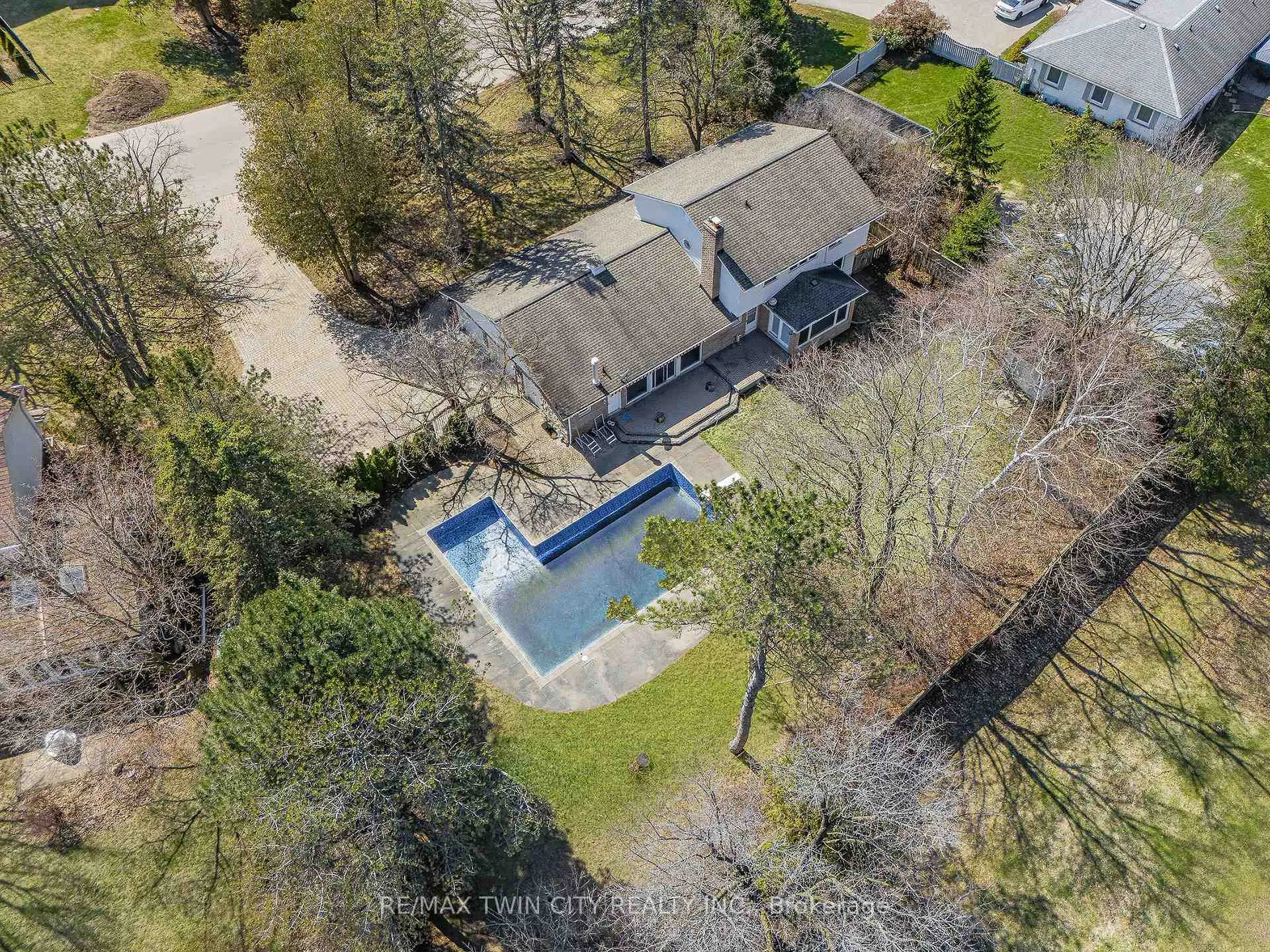 Photo 2 of 339 Green Acres Drive, Waterloo — HOMEH