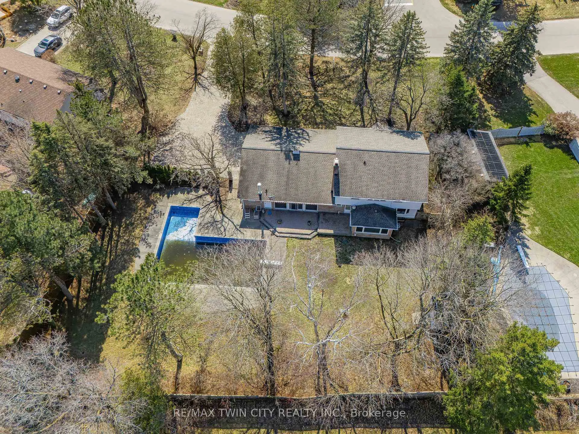 Photo 4 of 339 Green Acres Drive, Waterloo — HOMEH