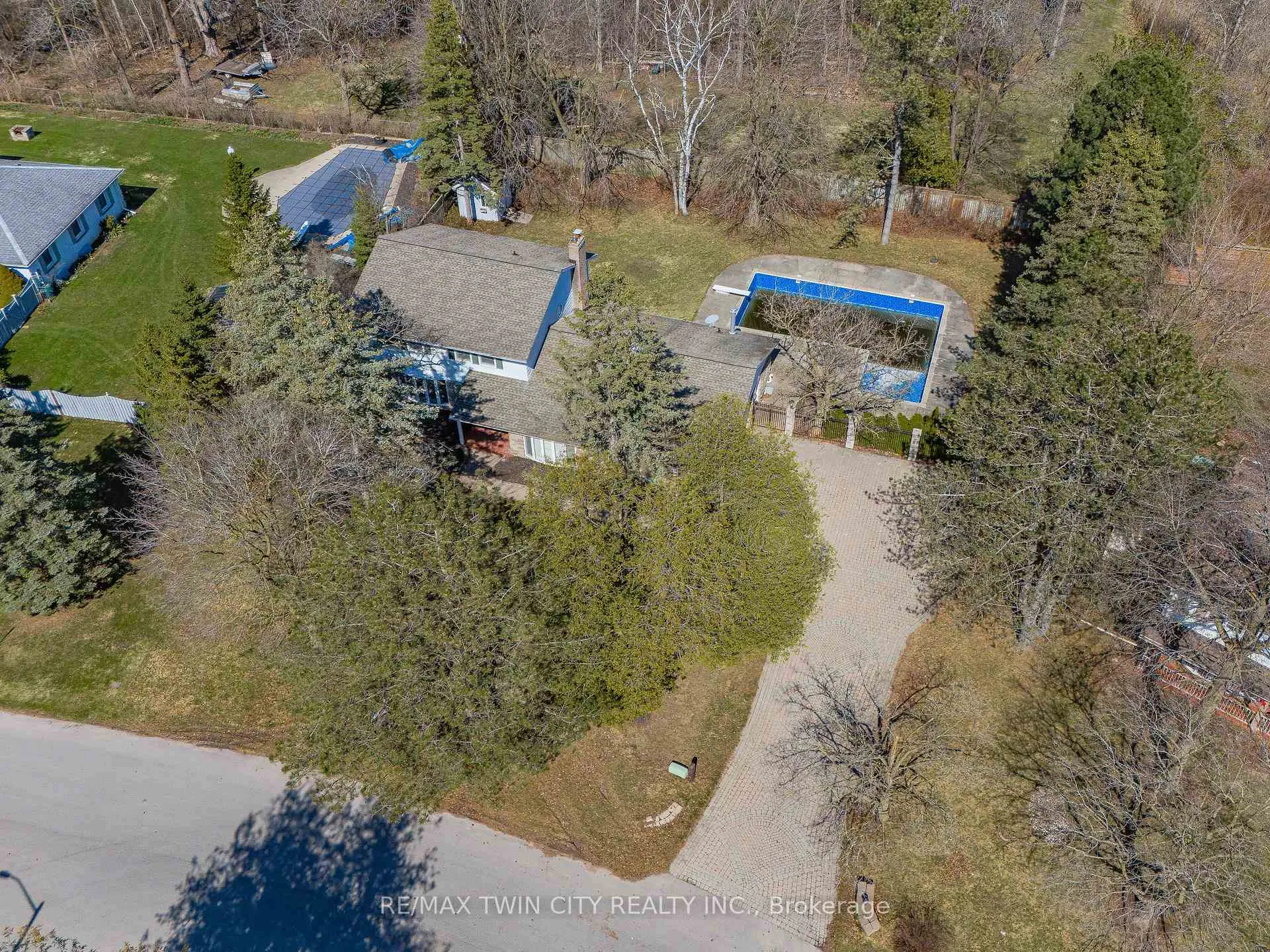 Photo 5 of 339 Green Acres Drive, Waterloo — HOMEH