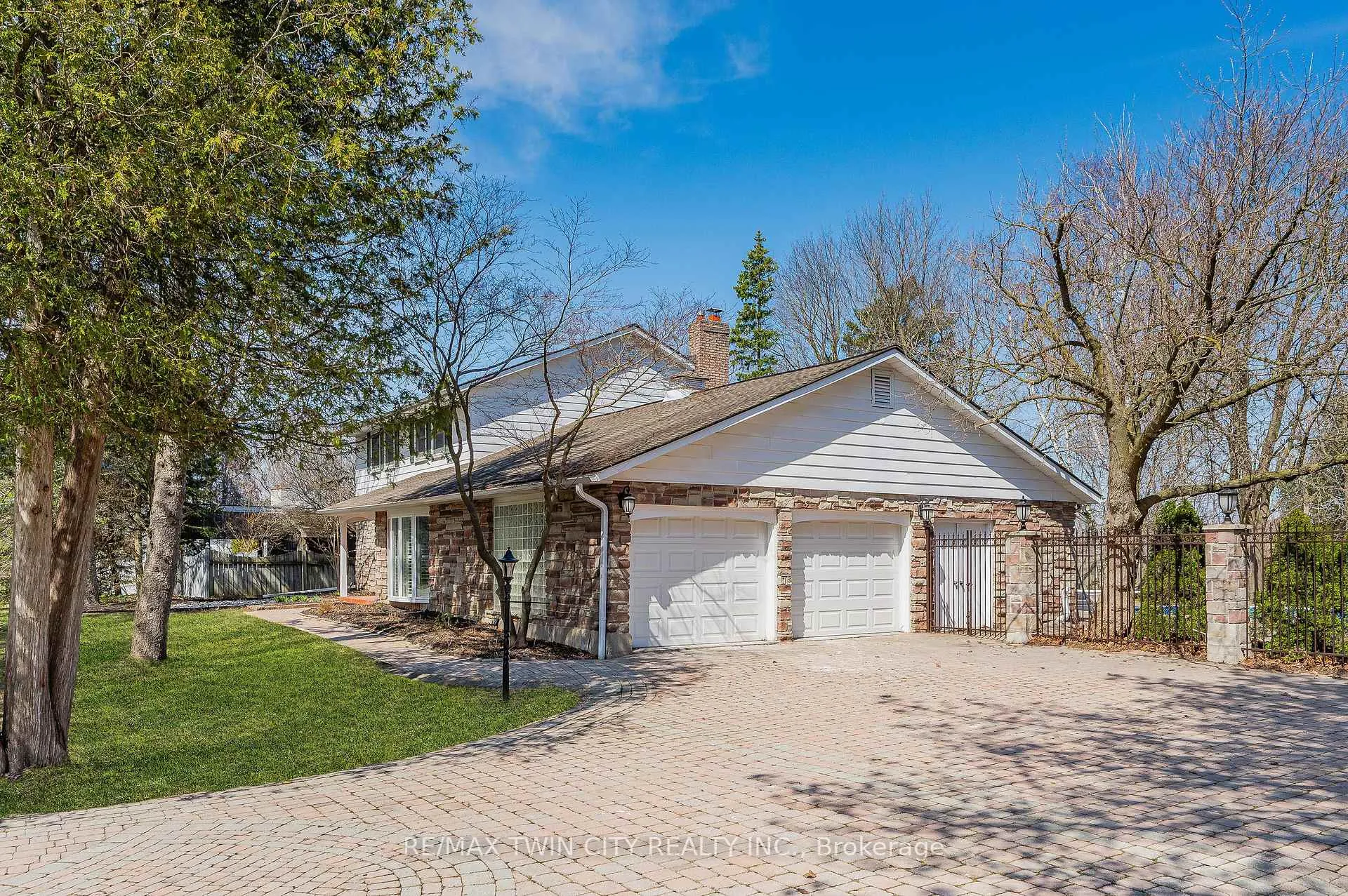 Photo 7 of 339 Green Acres Drive, Waterloo — HOMEH