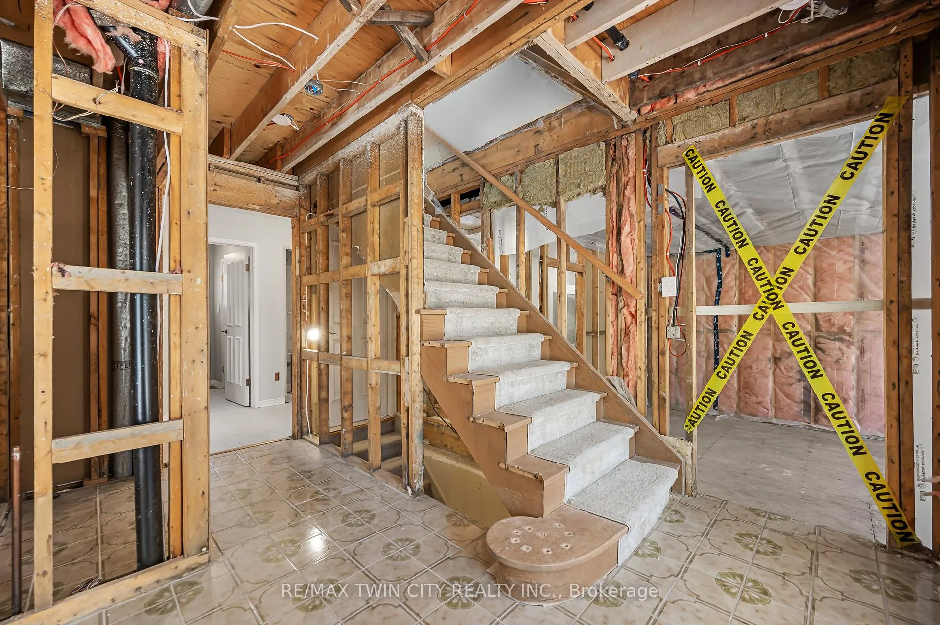 Photo 8 of 339 Green Acres Drive, Waterloo — HOMEH