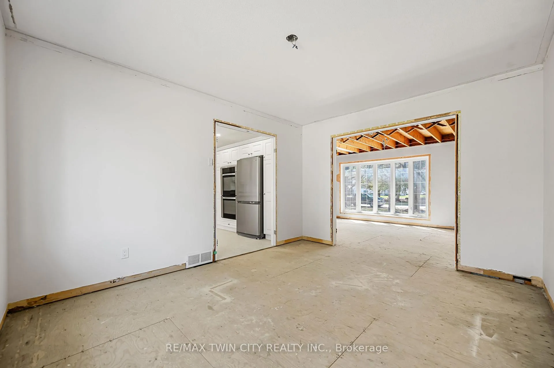 Photo 14 of 339 Green Acres Drive, Waterloo — HOMEH
