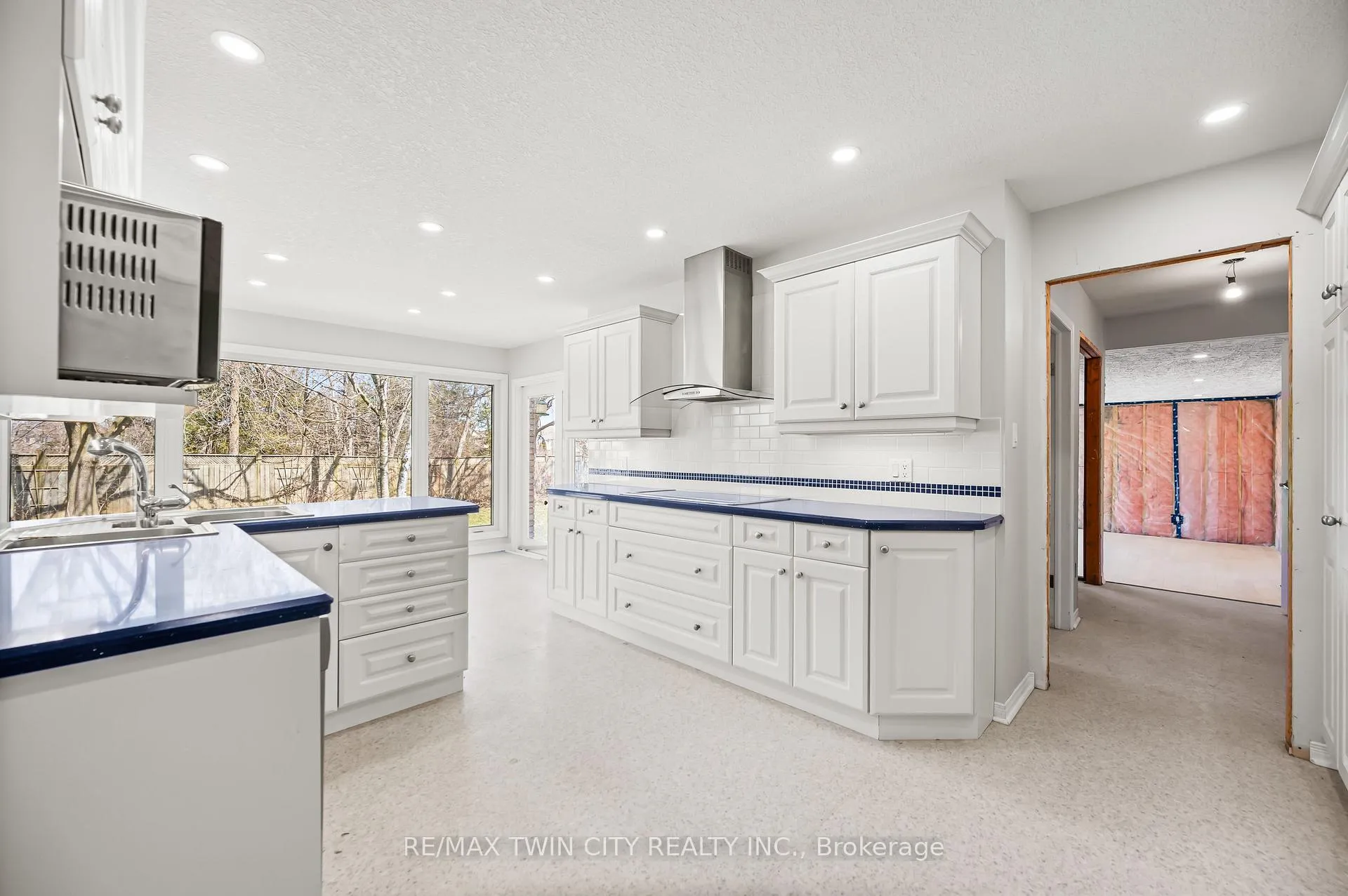 Photo 15 of 339 Green Acres Drive, Waterloo — HOMEH