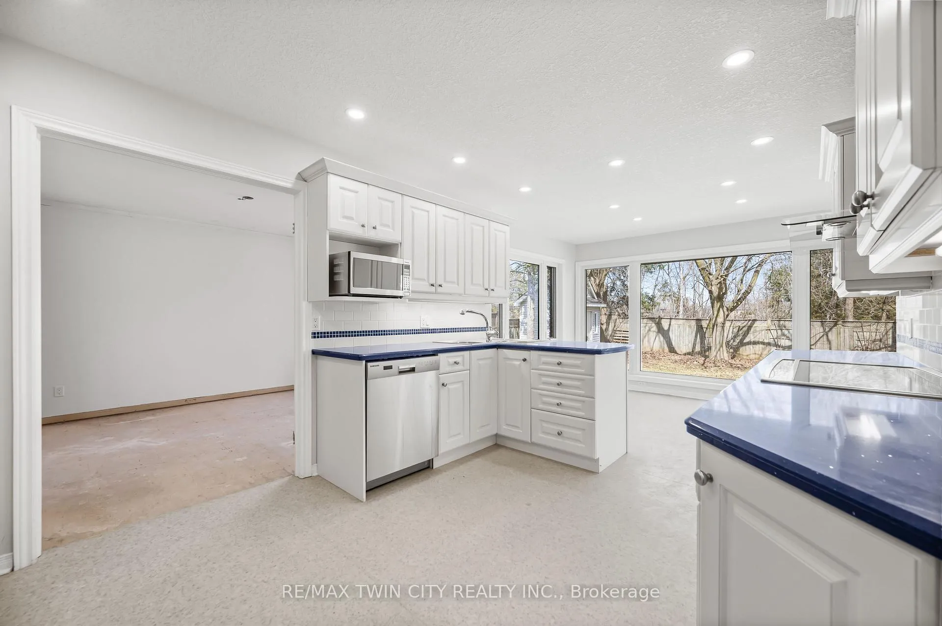 Photo 16 of 339 Green Acres Drive, Waterloo — HOMEH
