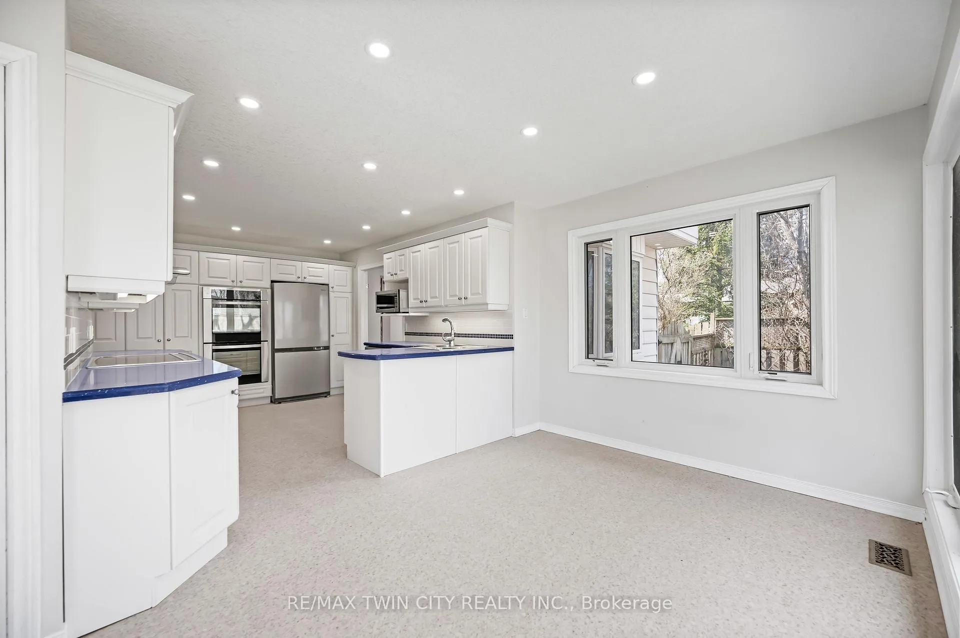 Photo 19 of 339 Green Acres Drive, Waterloo — HOMEH