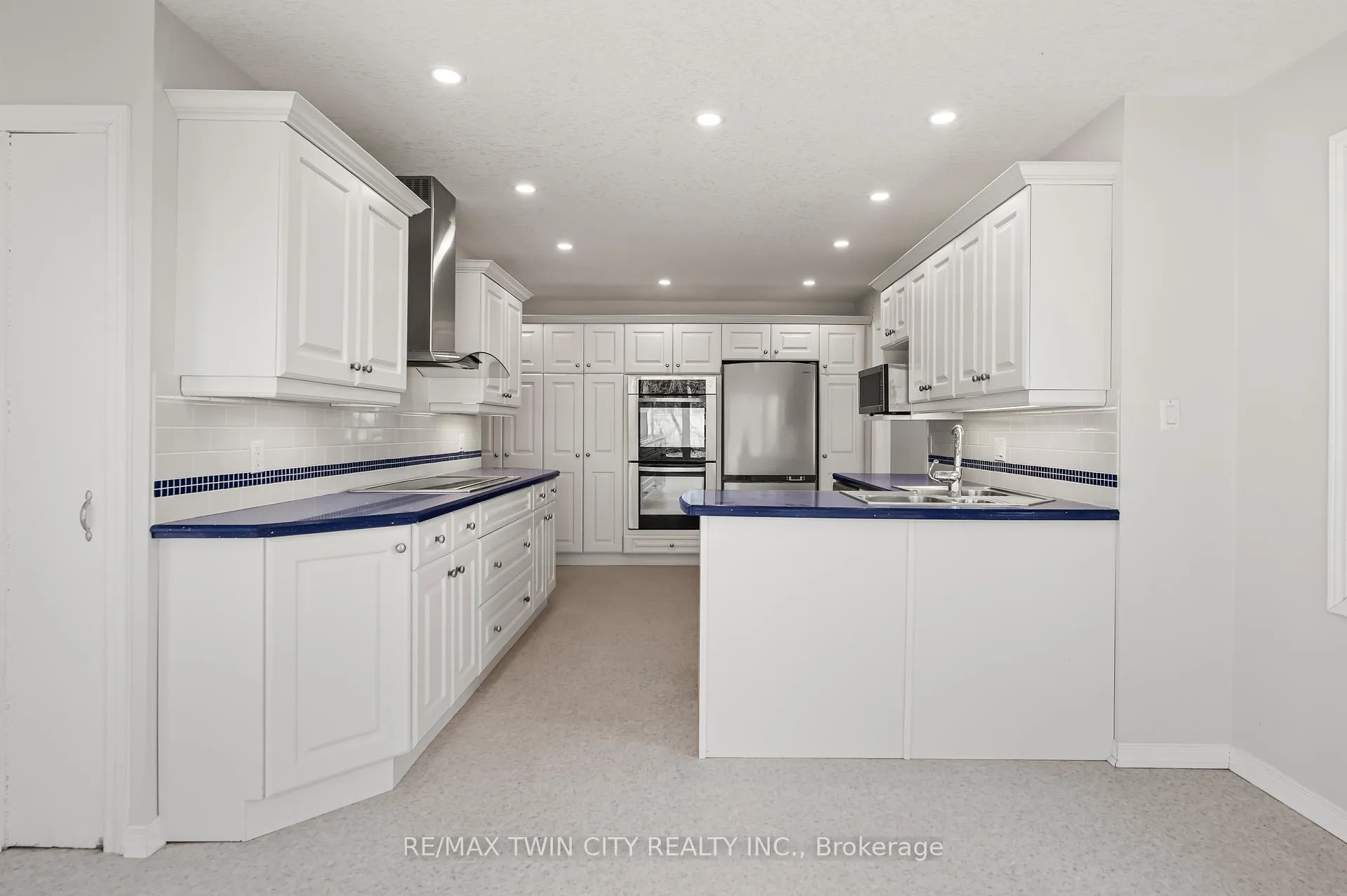 Photo 20 of 339 Green Acres Drive, Waterloo — HOMEH