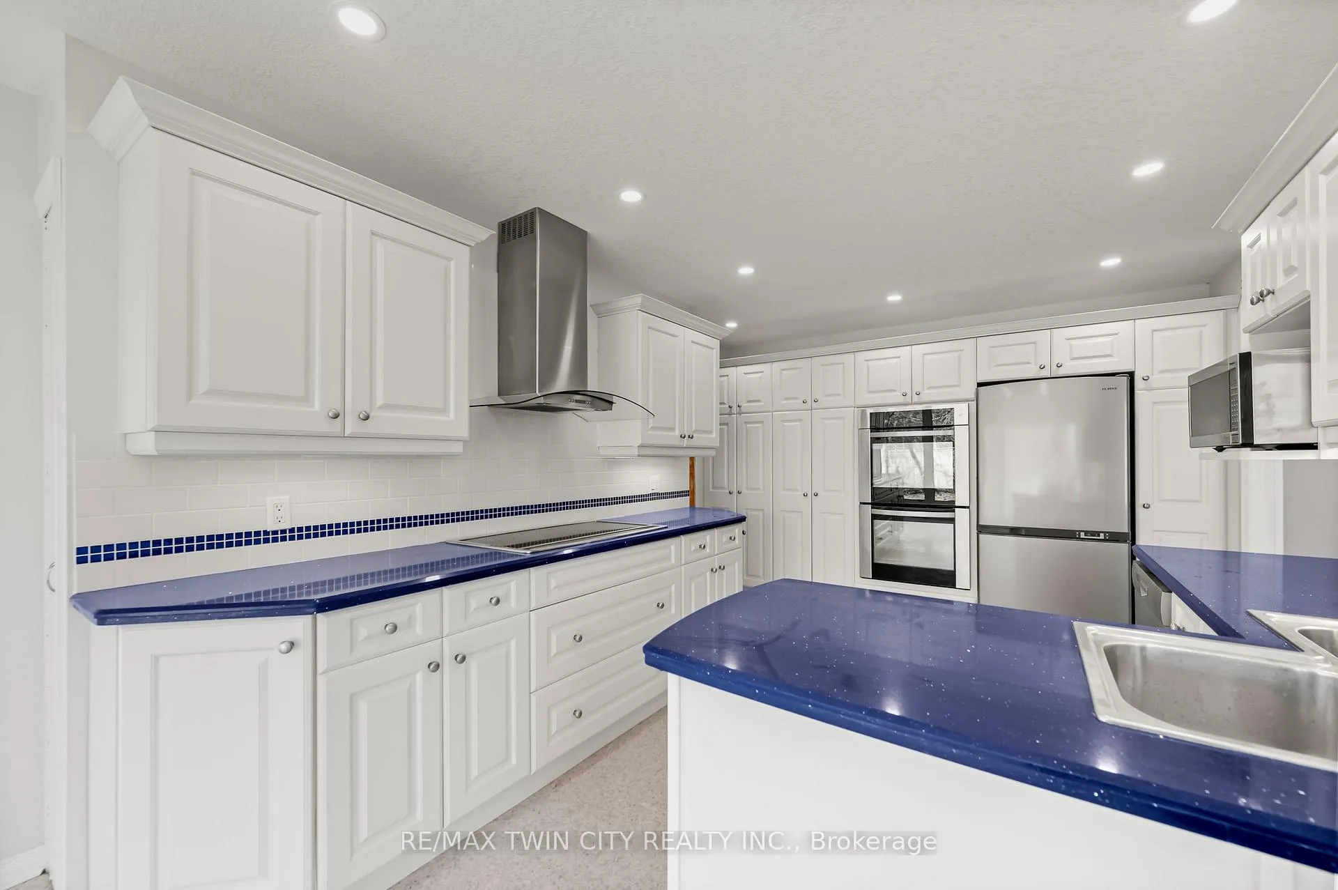 Photo 21 of 339 Green Acres Drive, Waterloo — HOMEH