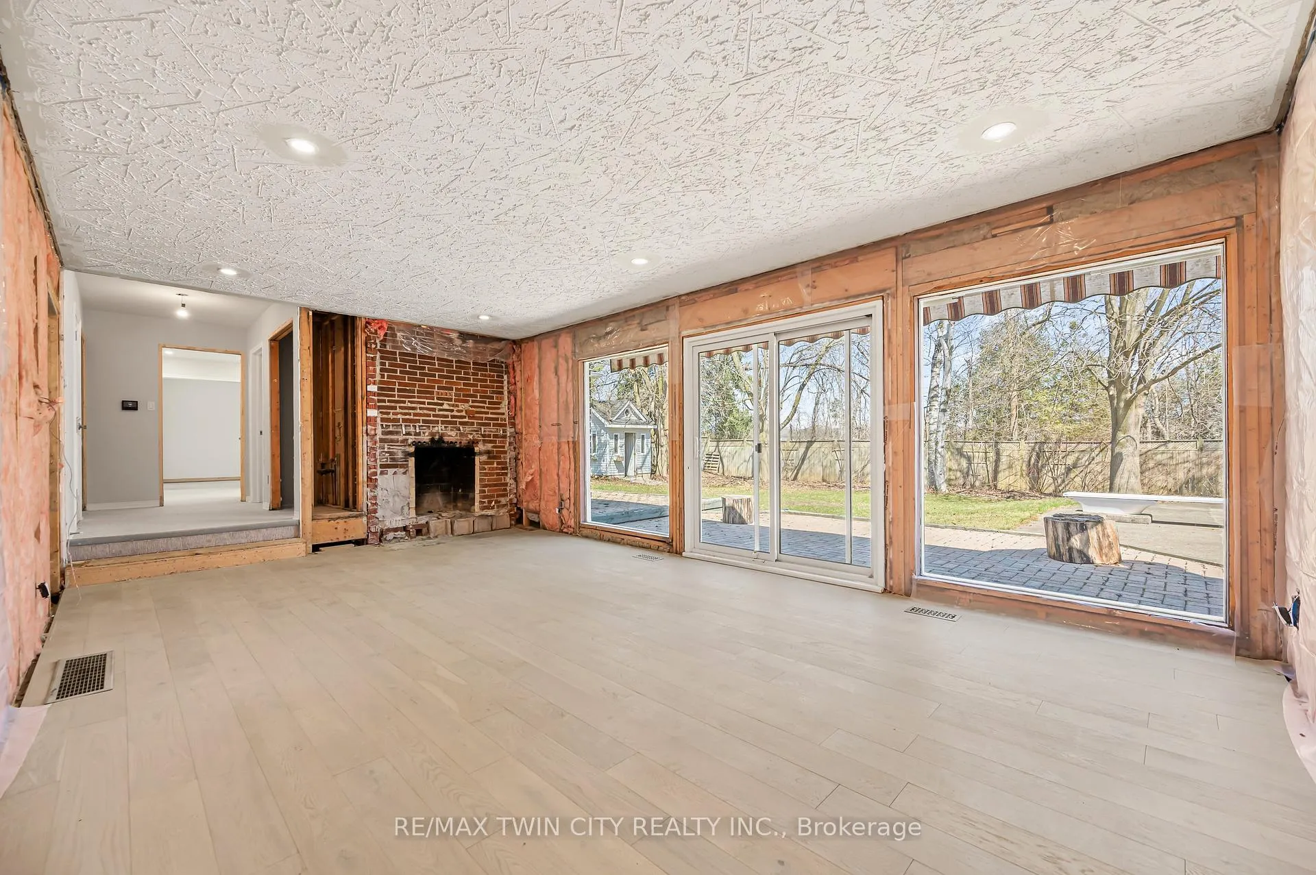 Photo 24 of 339 Green Acres Drive, Waterloo — HOMEH