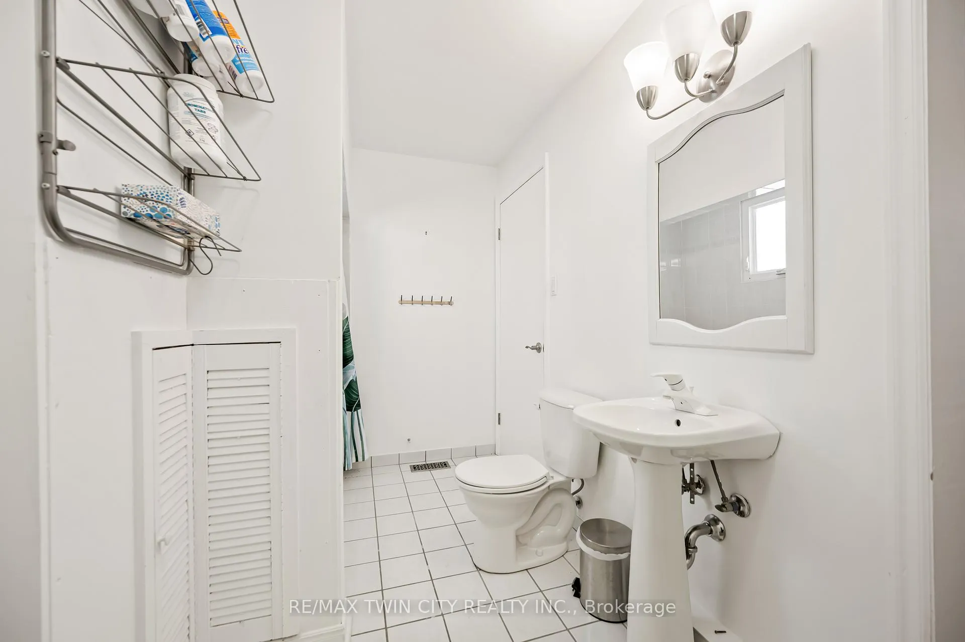 Photo 26 of 339 Green Acres Drive, Waterloo — HOMEH