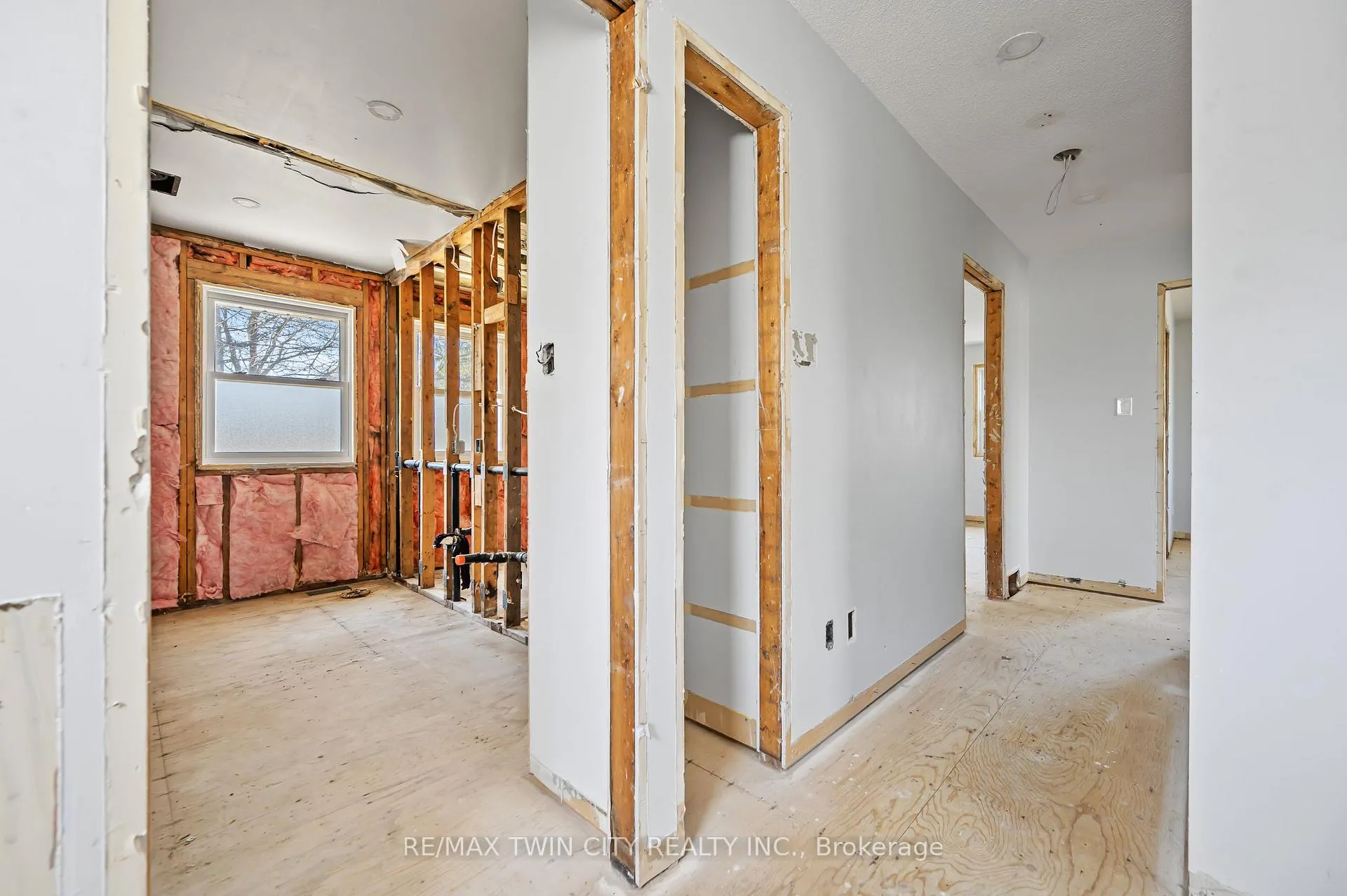 Photo 31 of 339 Green Acres Drive, Waterloo — HOMEH