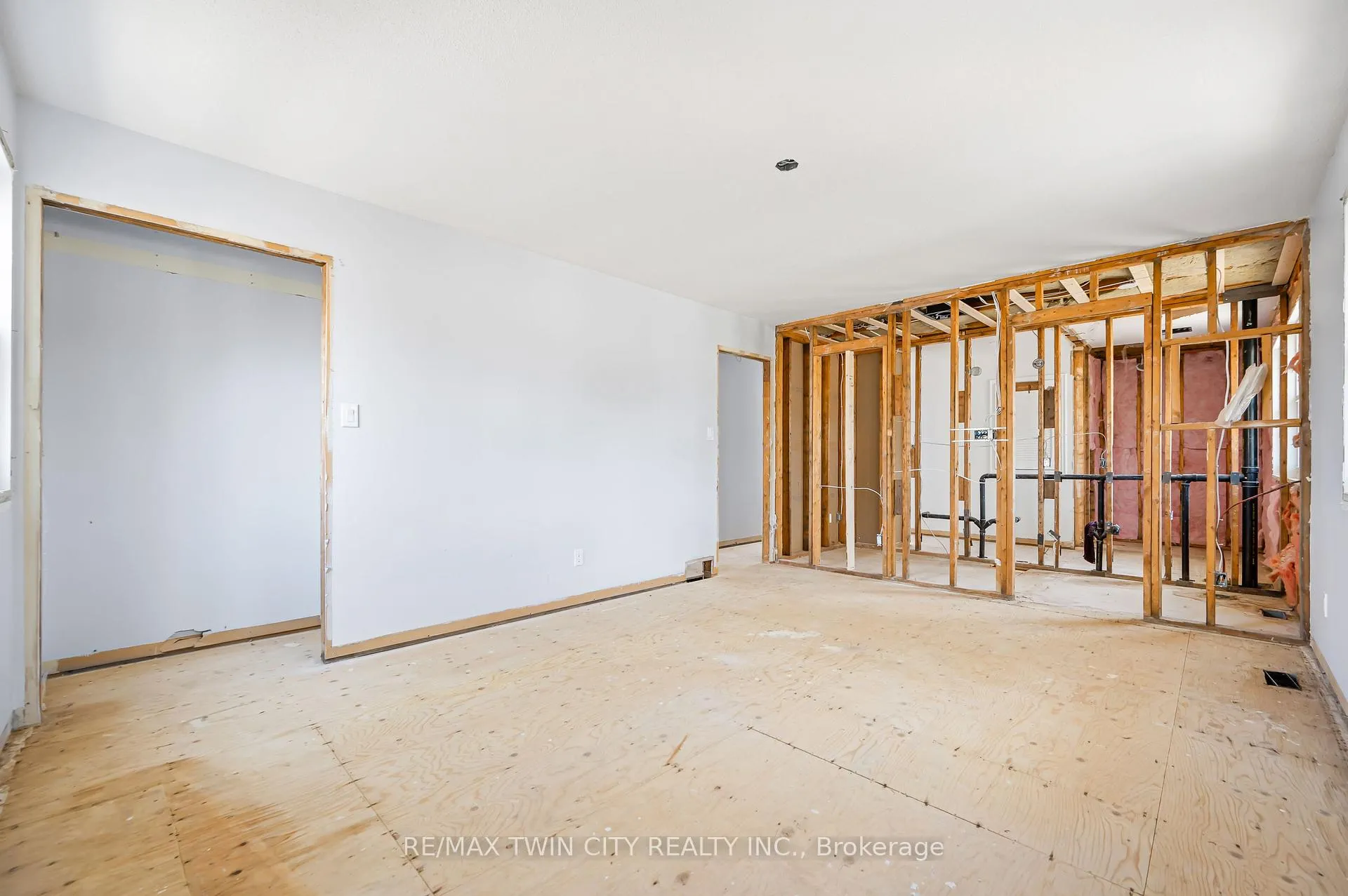 Photo 33 of 339 Green Acres Drive, Waterloo — HOMEH