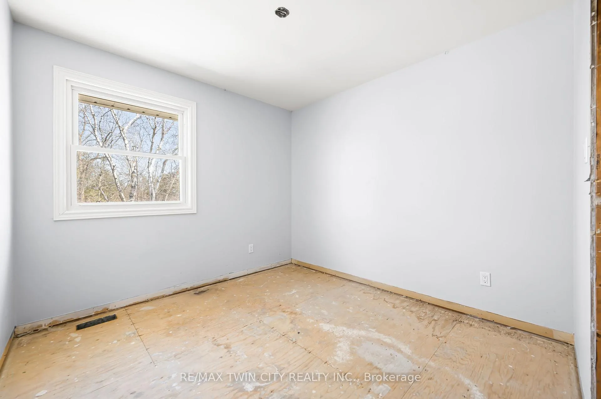 Photo 34 of 339 Green Acres Drive, Waterloo — HOMEH