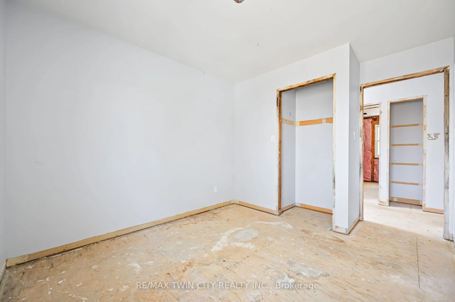 Photo 35 of 339 Green Acres Drive, Waterloo — HOMEH