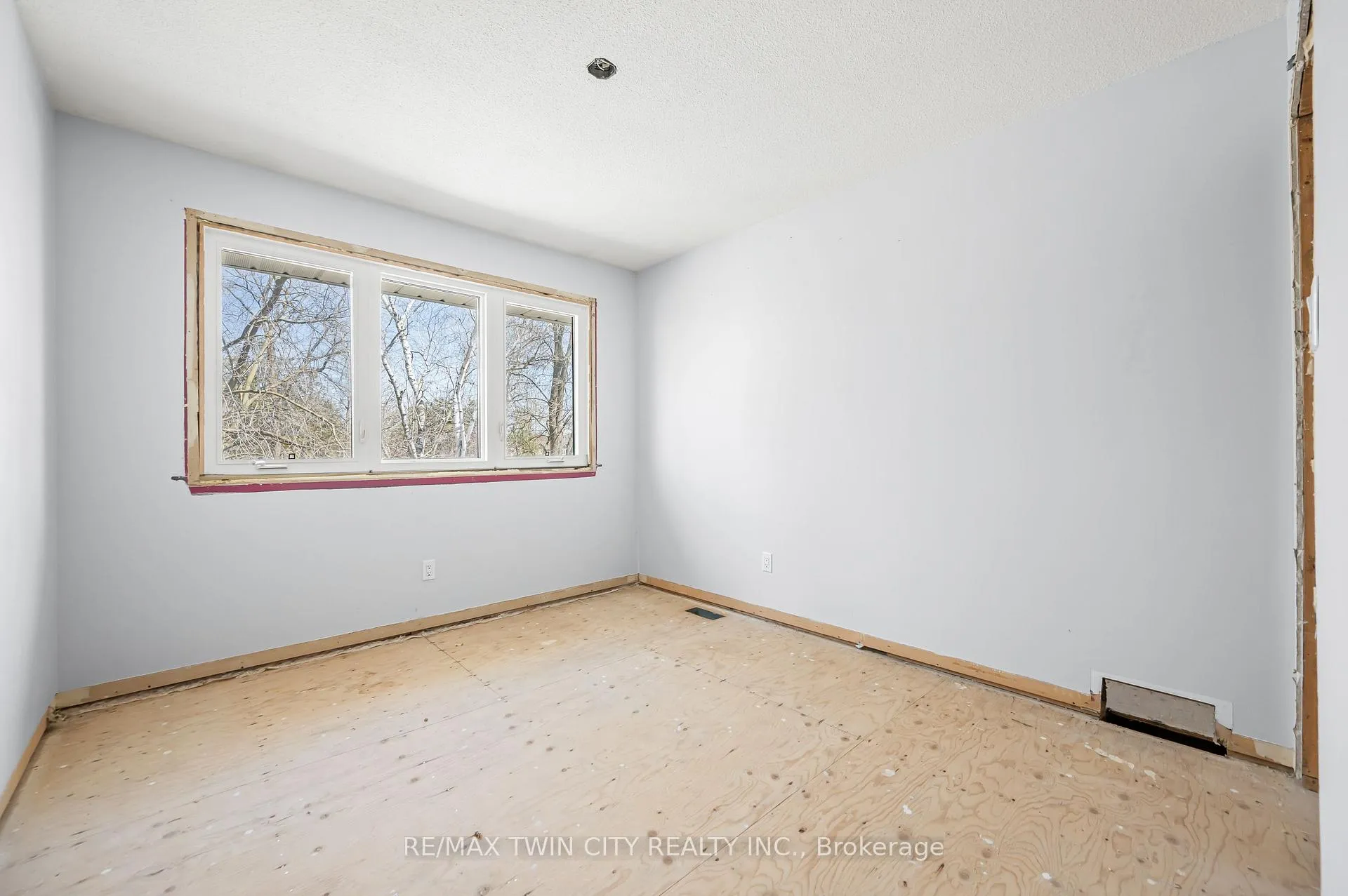 Photo 36 of 339 Green Acres Drive, Waterloo — HOMEH