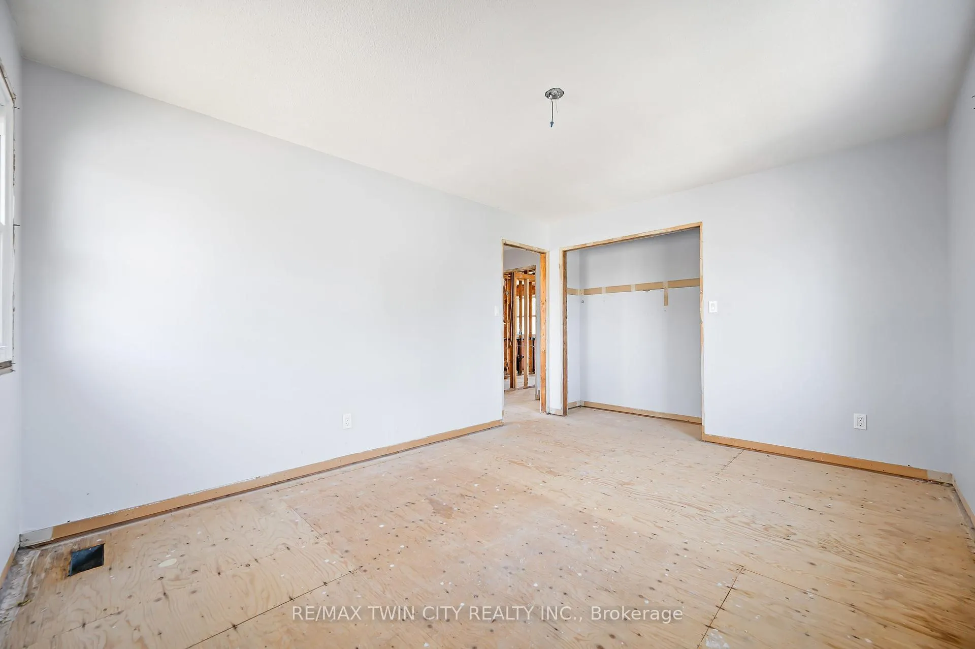 Photo 39 of 339 Green Acres Drive, Waterloo — HOMEH