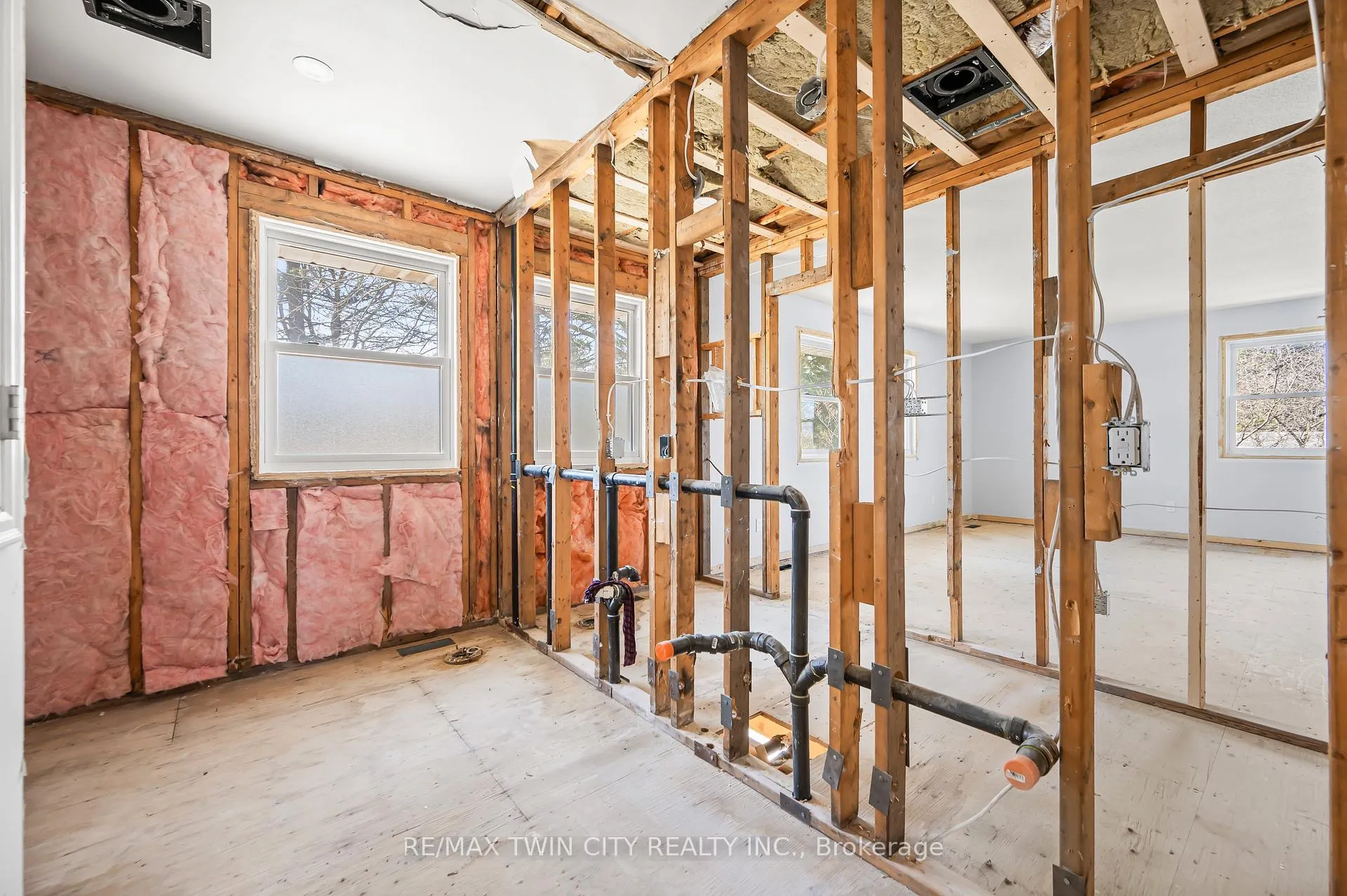 Photo 40 of 339 Green Acres Drive, Waterloo — HOMEH