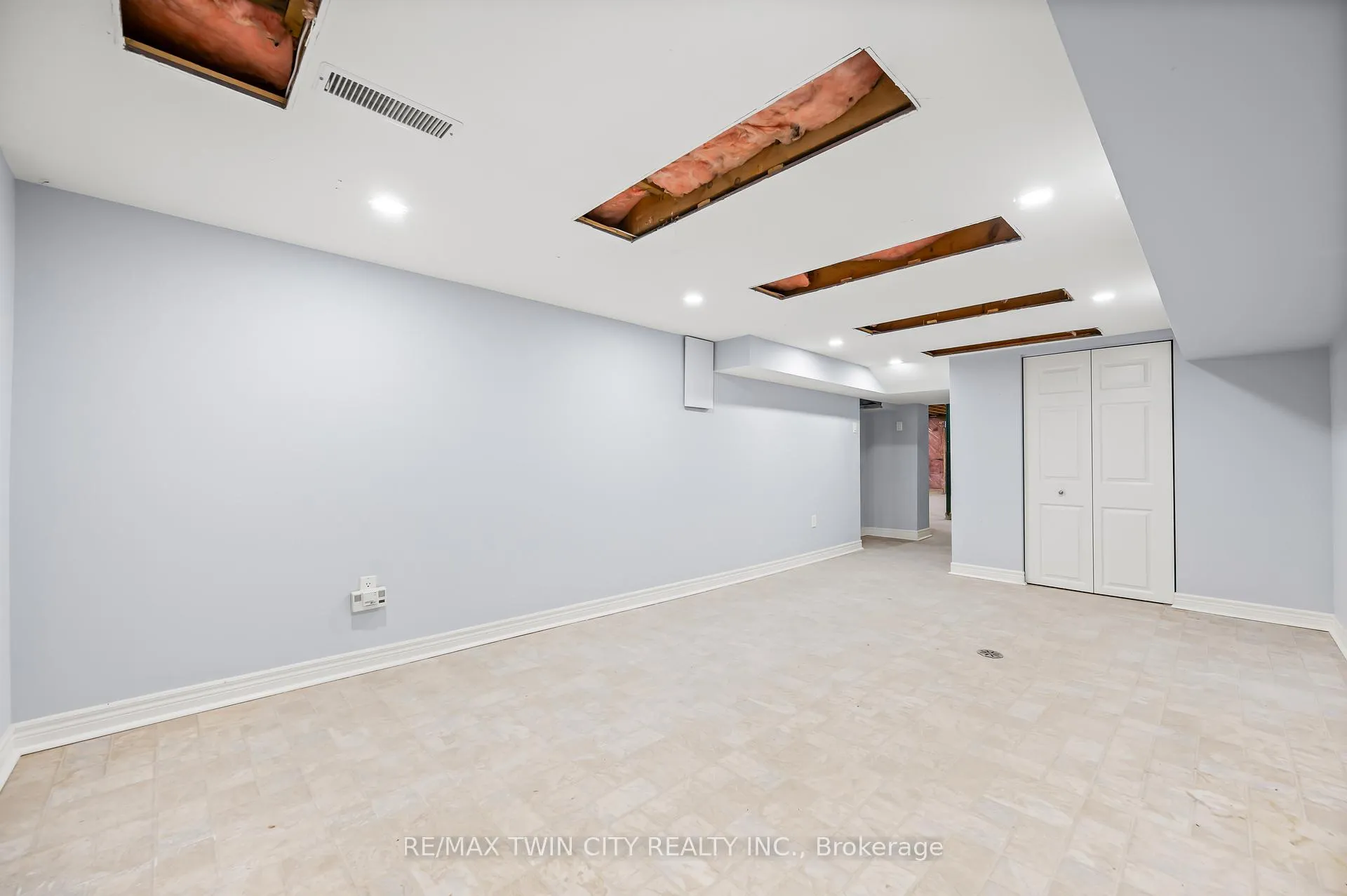 Photo 43 of 339 Green Acres Drive, Waterloo — HOMEH